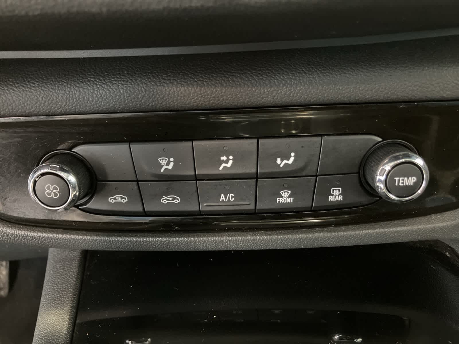 Thumbnail: 2018 Buick Regal - 19