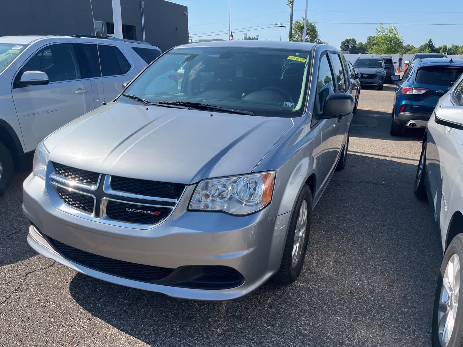 Thumbnail: 2019 Dodge Grand Caravan - 3