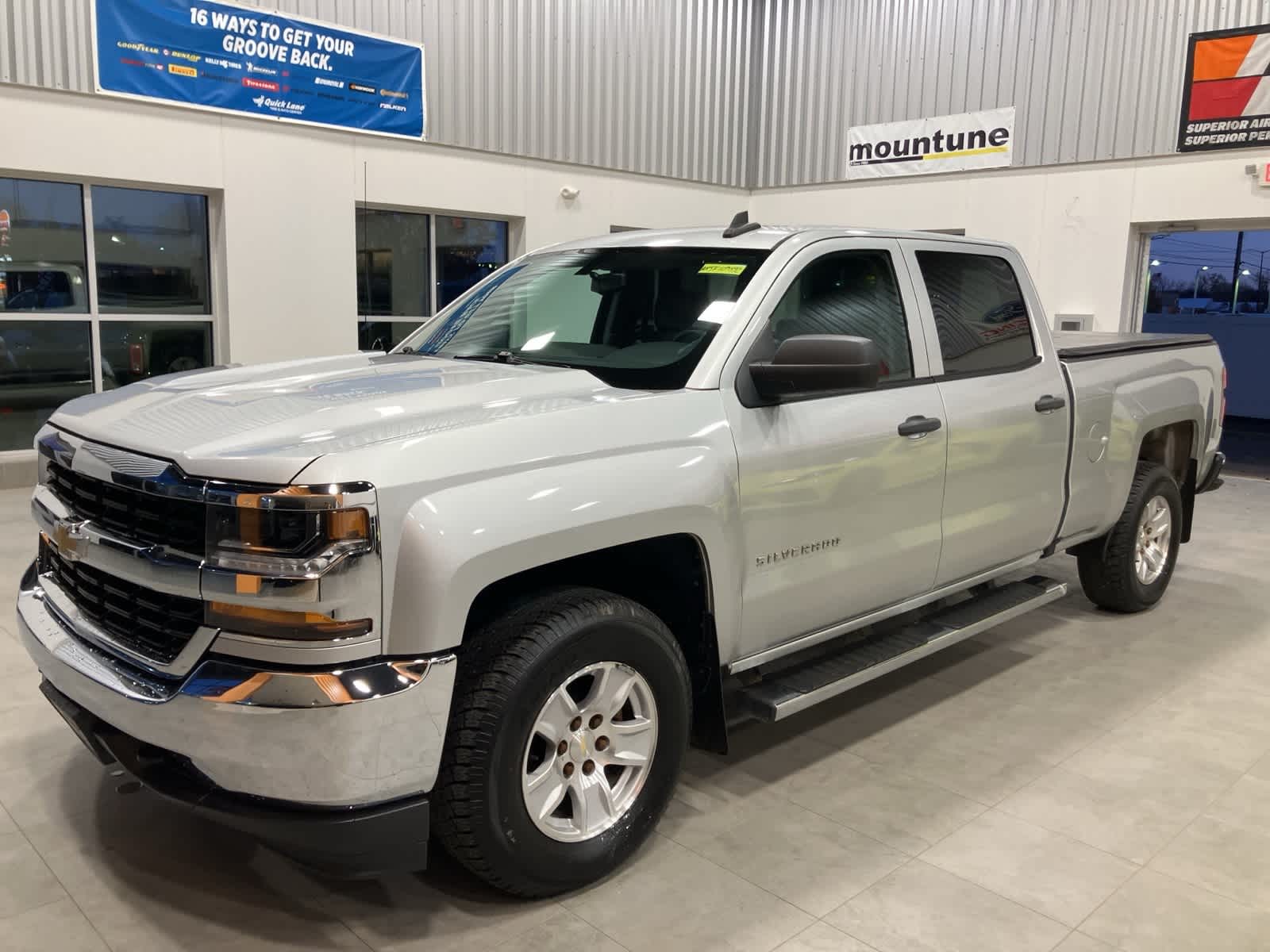 Thumbnail: 2018 Chevrolet Silverado 1500 - 1