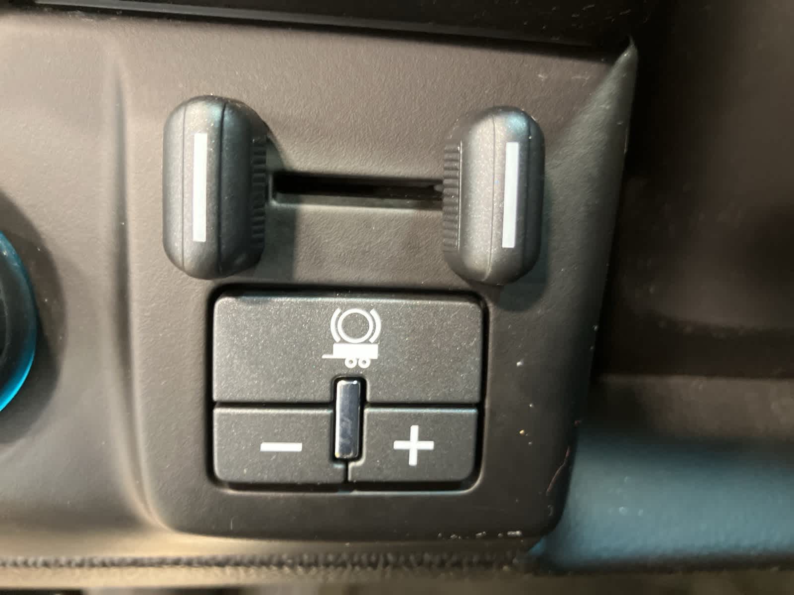 Thumbnail: 2015 Chevrolet Tahoe - 18