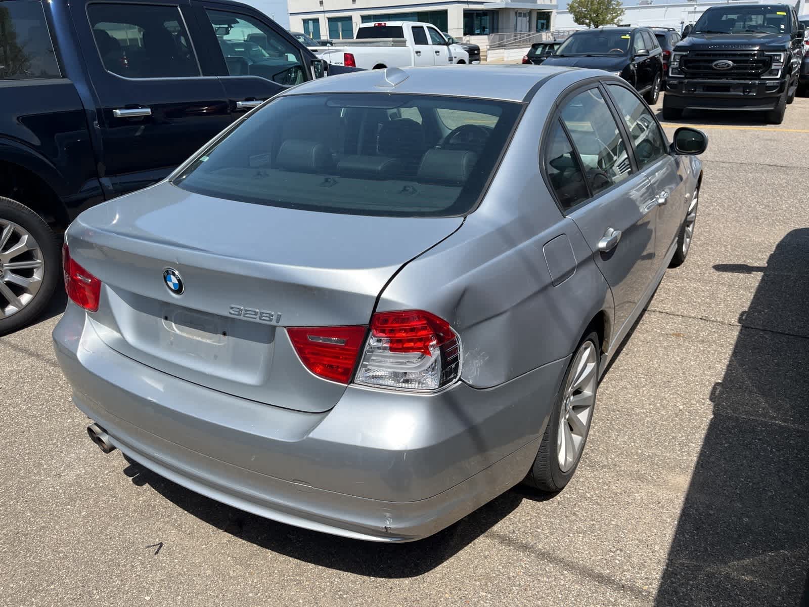 Thumbnail: 2011 BMW 3 Series - 4