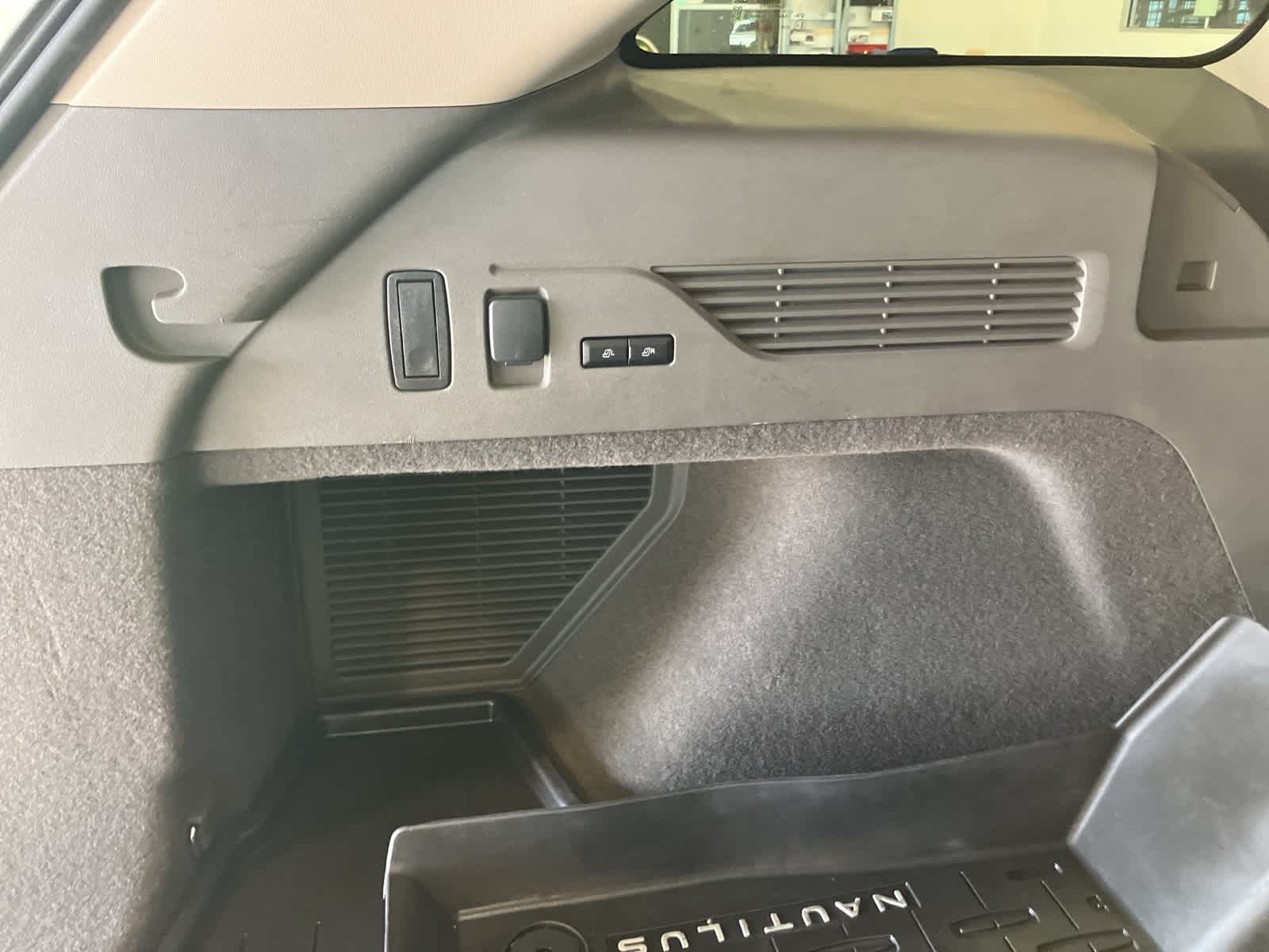 Thumbnail: 2024 Lincoln Nautilus - 37