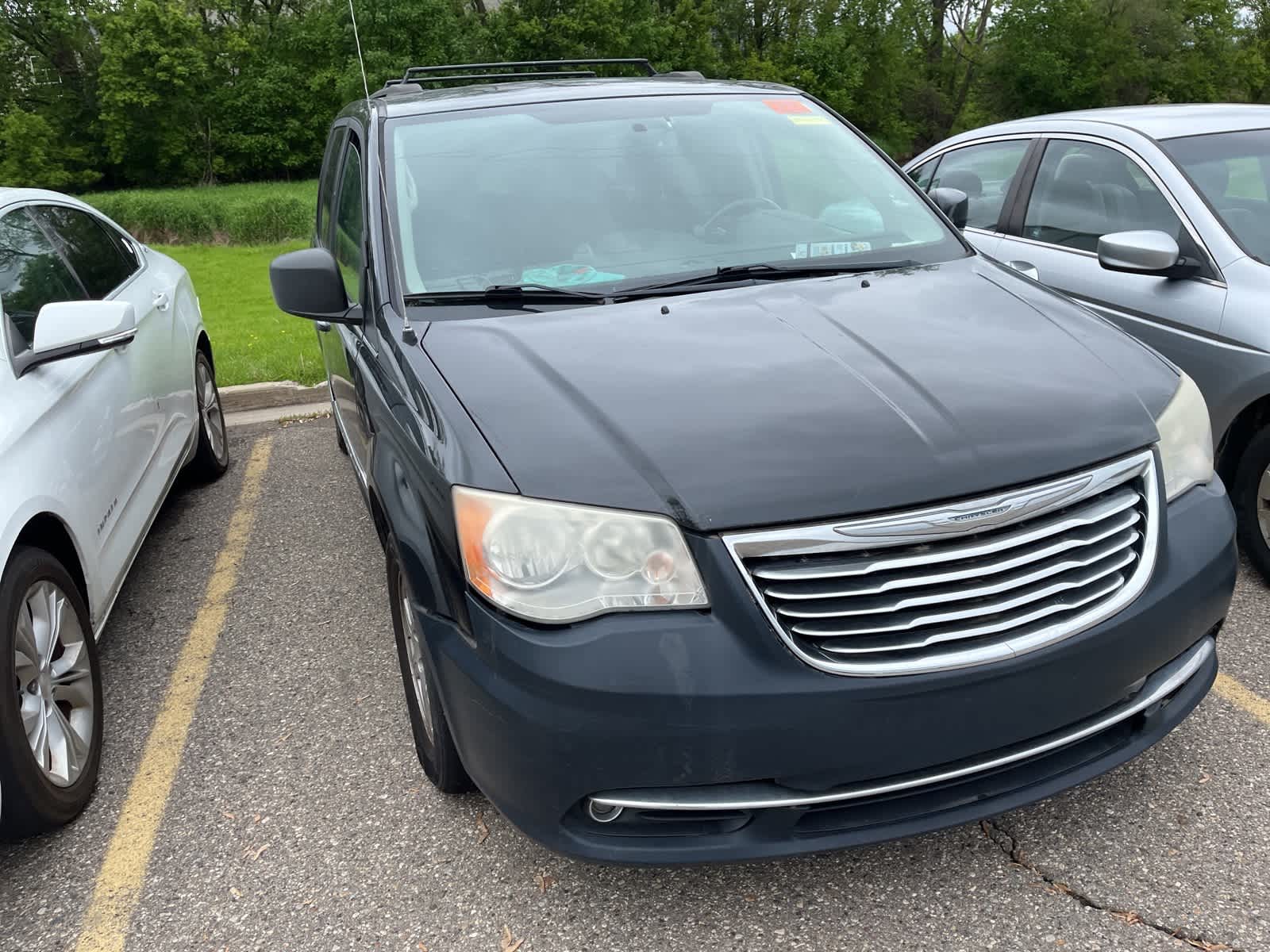 Thumbnail: 2012 Chrysler Town & Country - 20