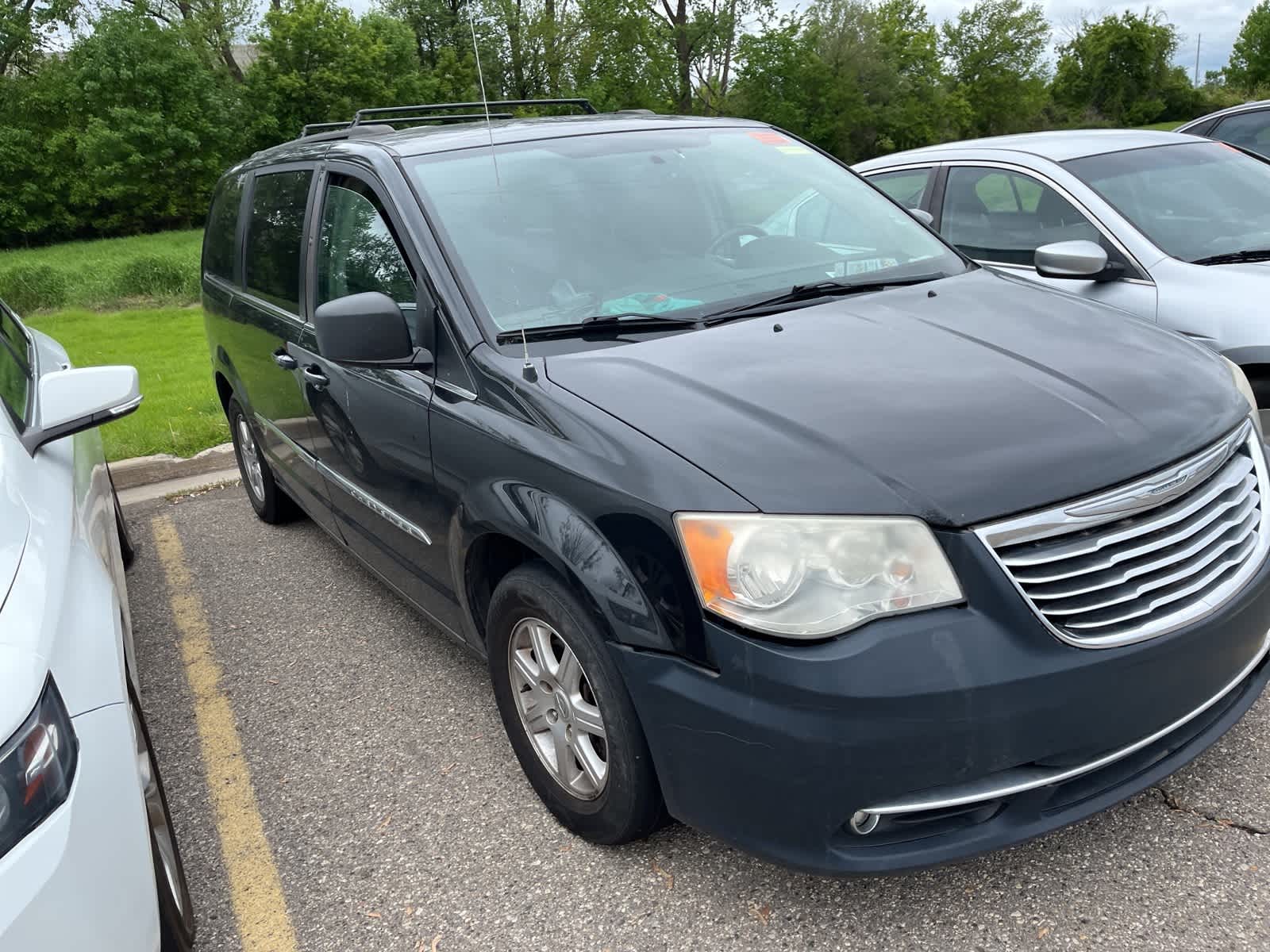 Thumbnail: 2012 Chrysler Town & Country - 18