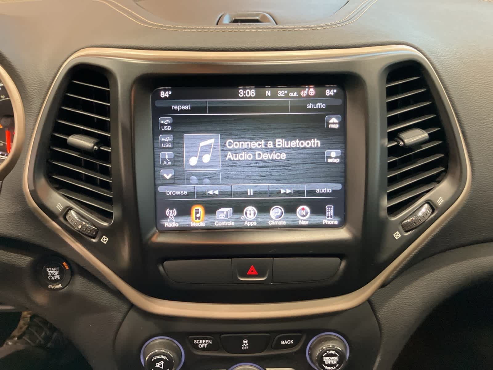 Thumbnail: 2016 Jeep Cherokee - 23