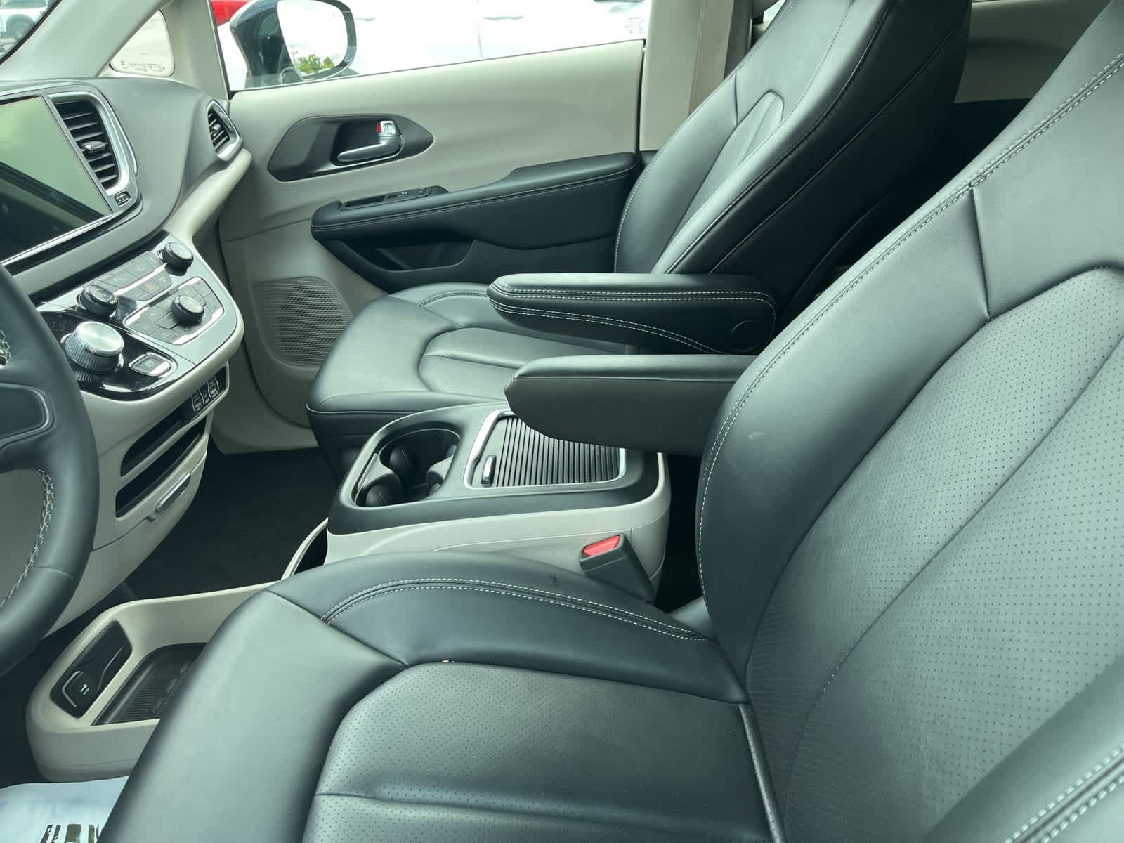 Thumbnail: 2024 Chrysler Pacifica - 21