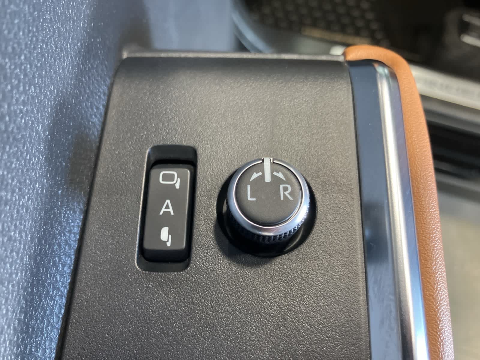 Thumbnail: 2023 Toyota Highlander - 15