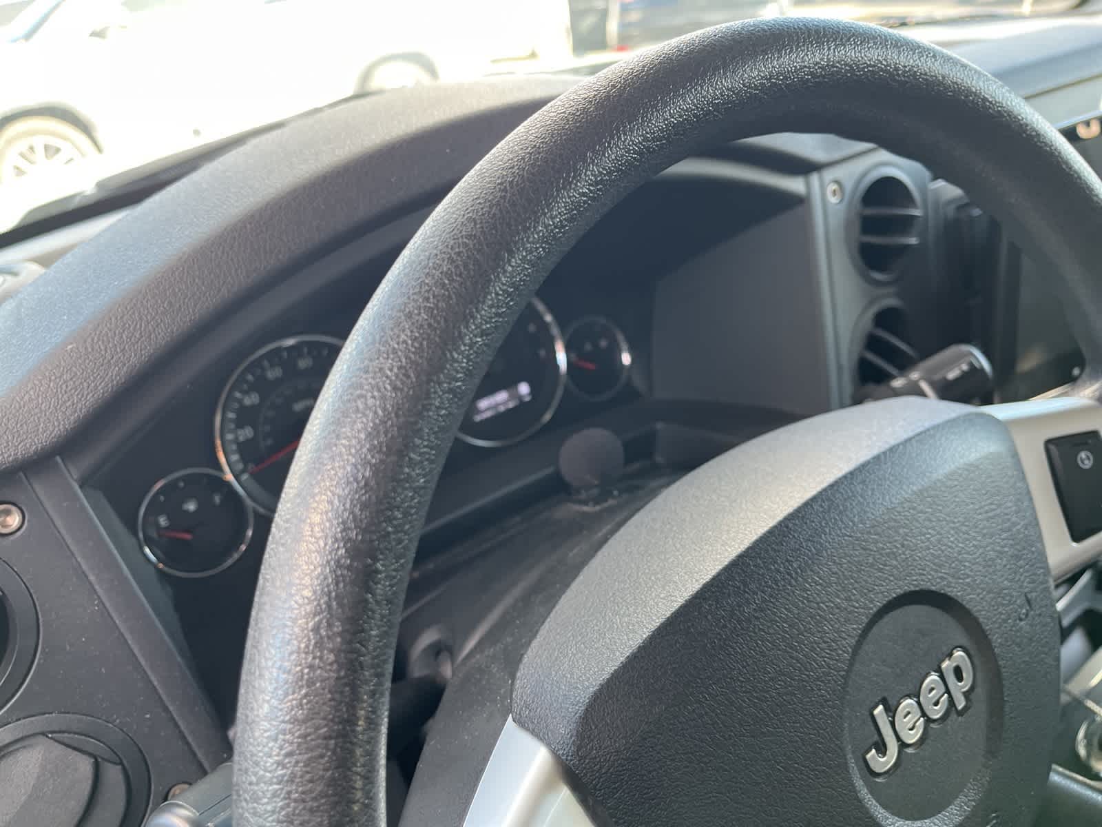 Thumbnail: 2008 Jeep Commander - 32
