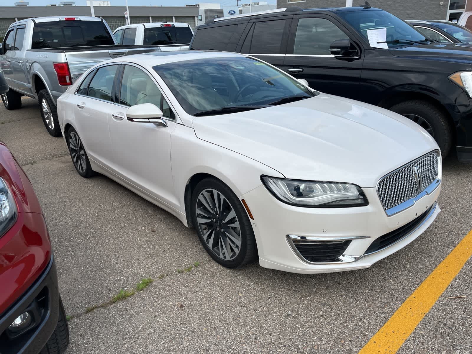 Thumbnail: 2019 Lincoln MKZ - 17