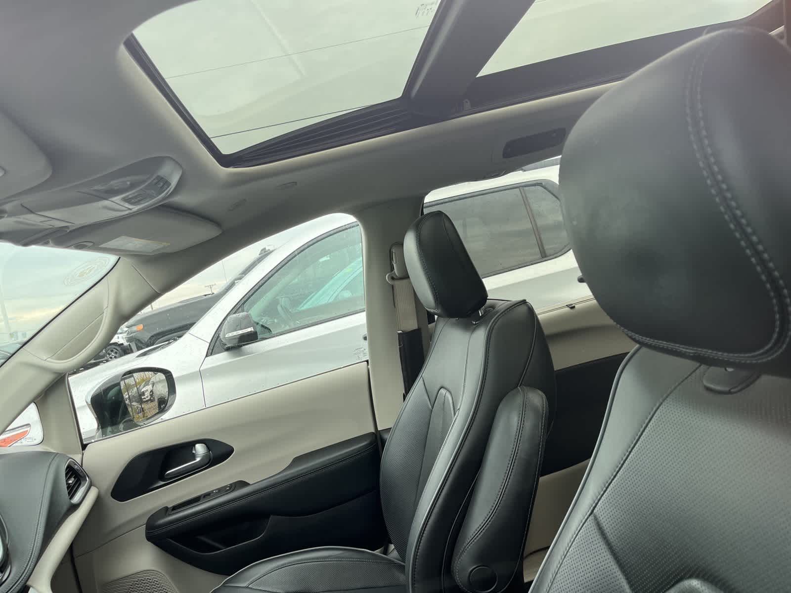 Thumbnail: 2020 Chrysler Pacifica - 24