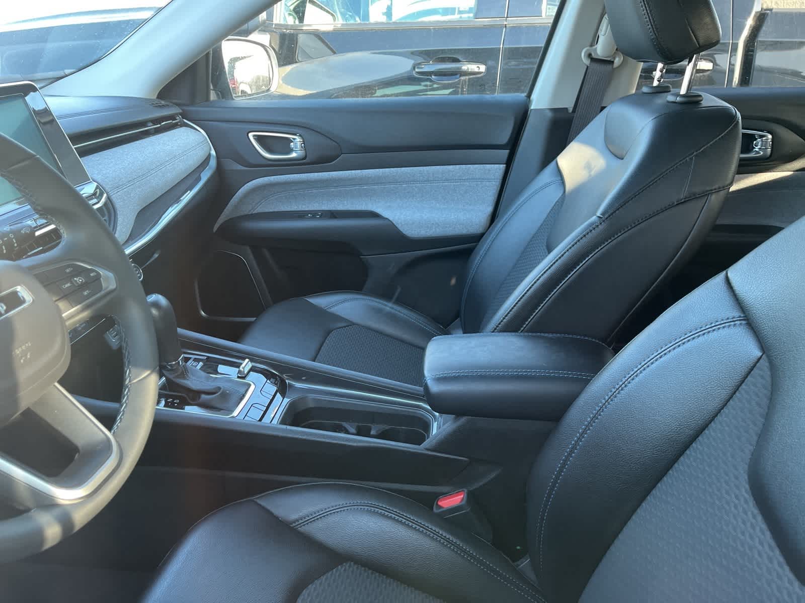 Thumbnail: 2022 Jeep Compass - 25