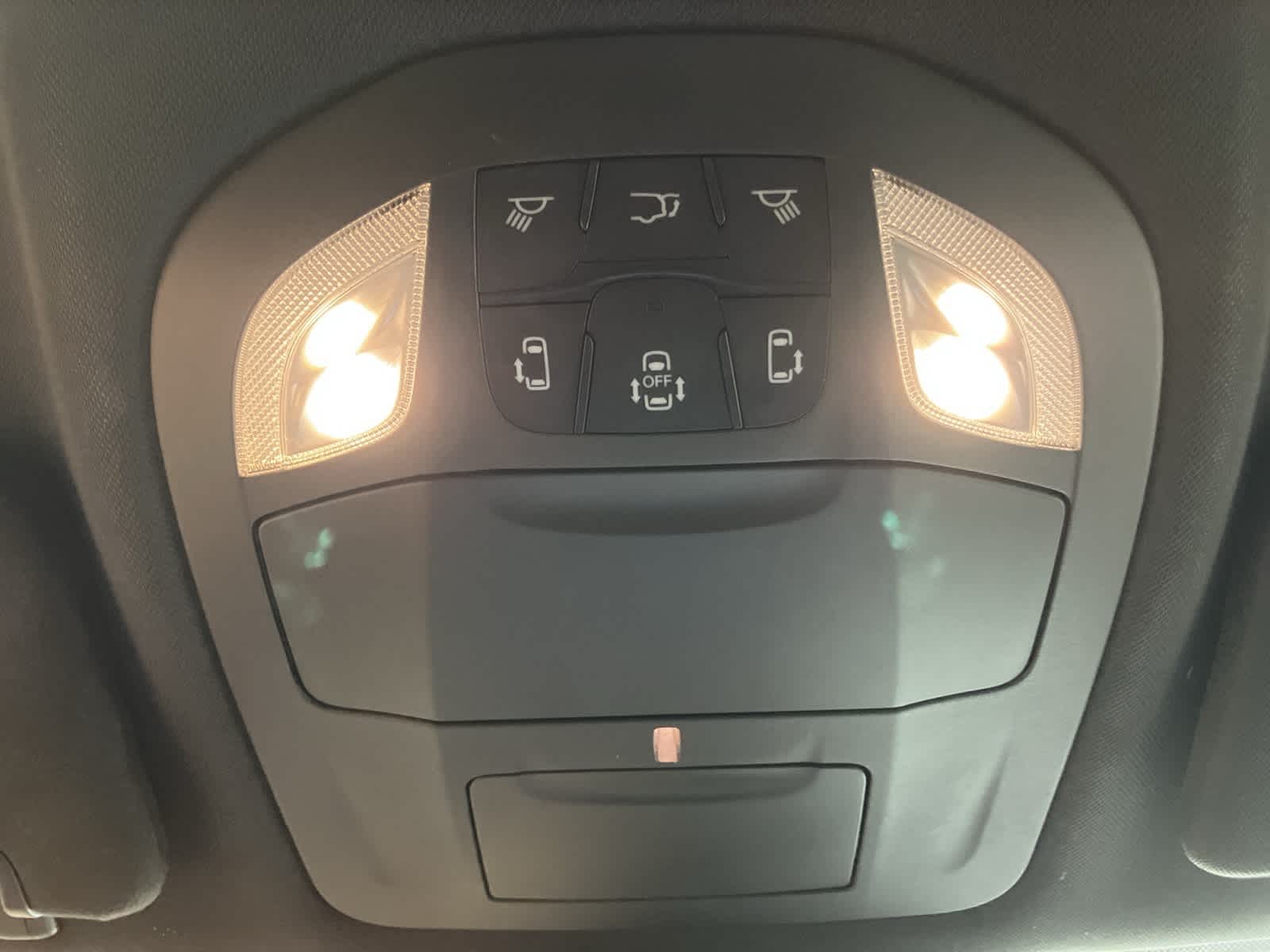 Thumbnail: 2025 Chrysler Pacifica - 24