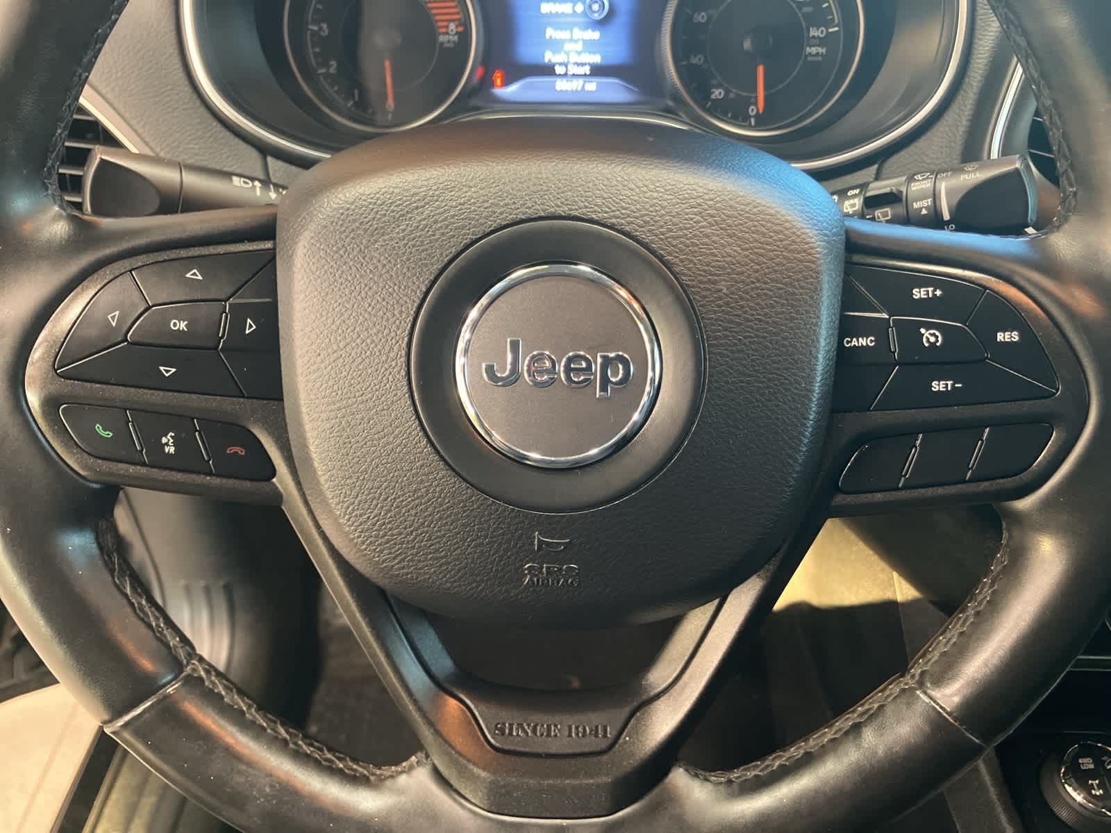 Thumbnail: 2019 Jeep Cherokee - 14