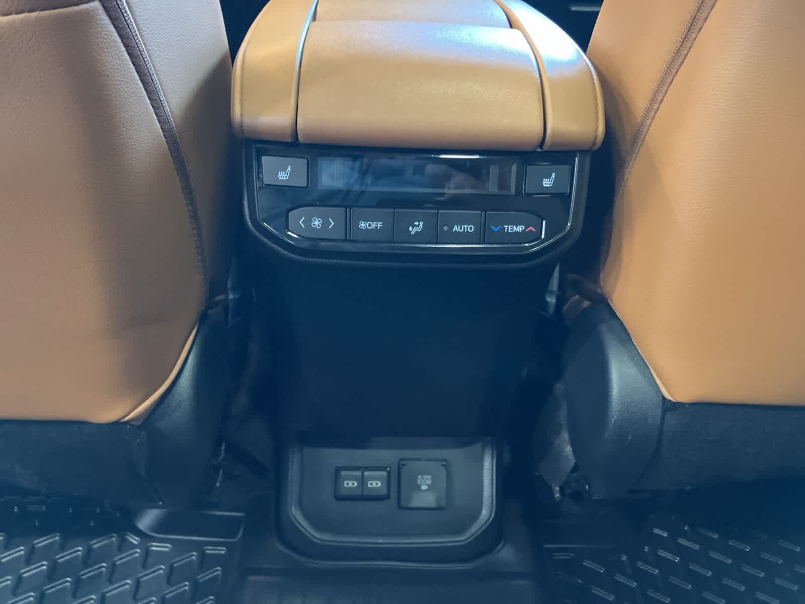 Thumbnail: 2023 Toyota Highlander - 28