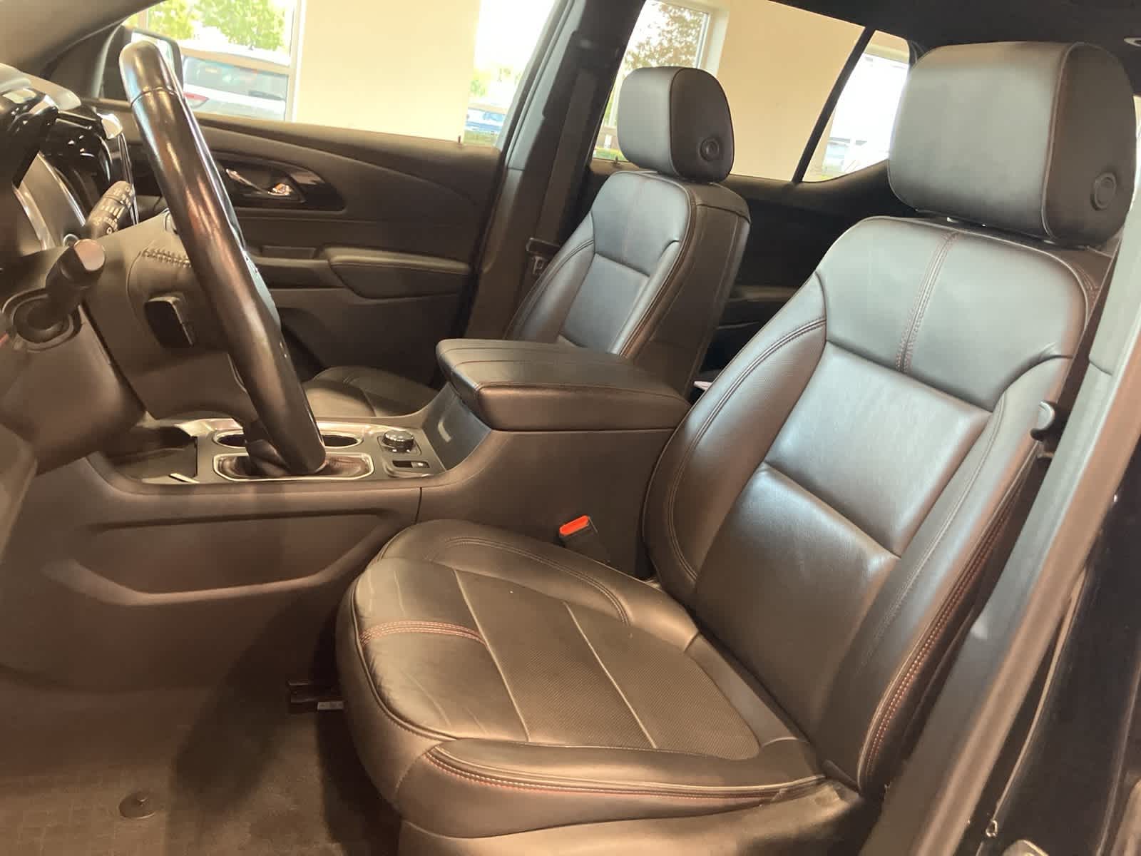 Thumbnail: 2022 Chevrolet Traverse - 12