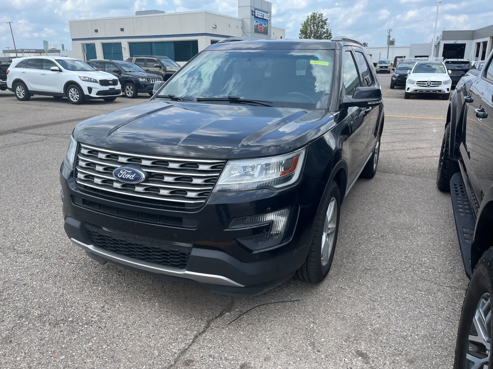 2016 Ford Explorer XLT 2