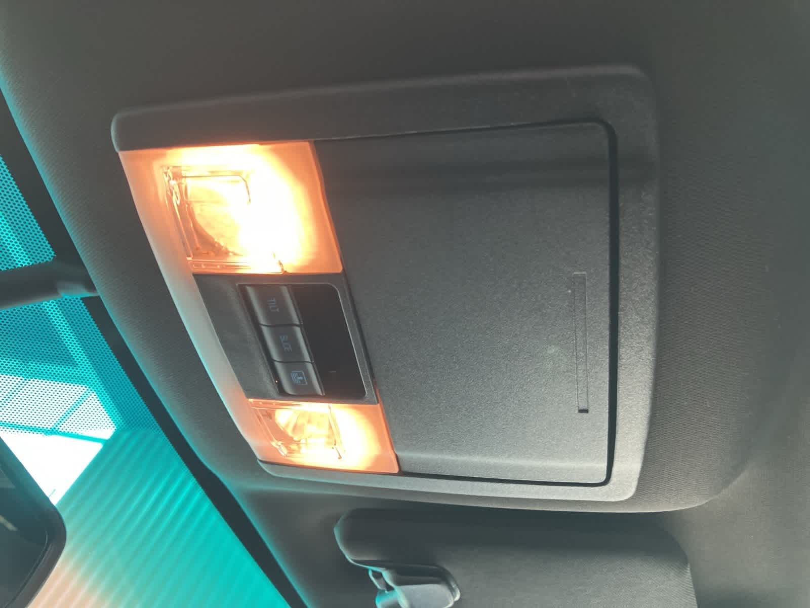 Thumbnail: 2015 Ford Explorer - 25