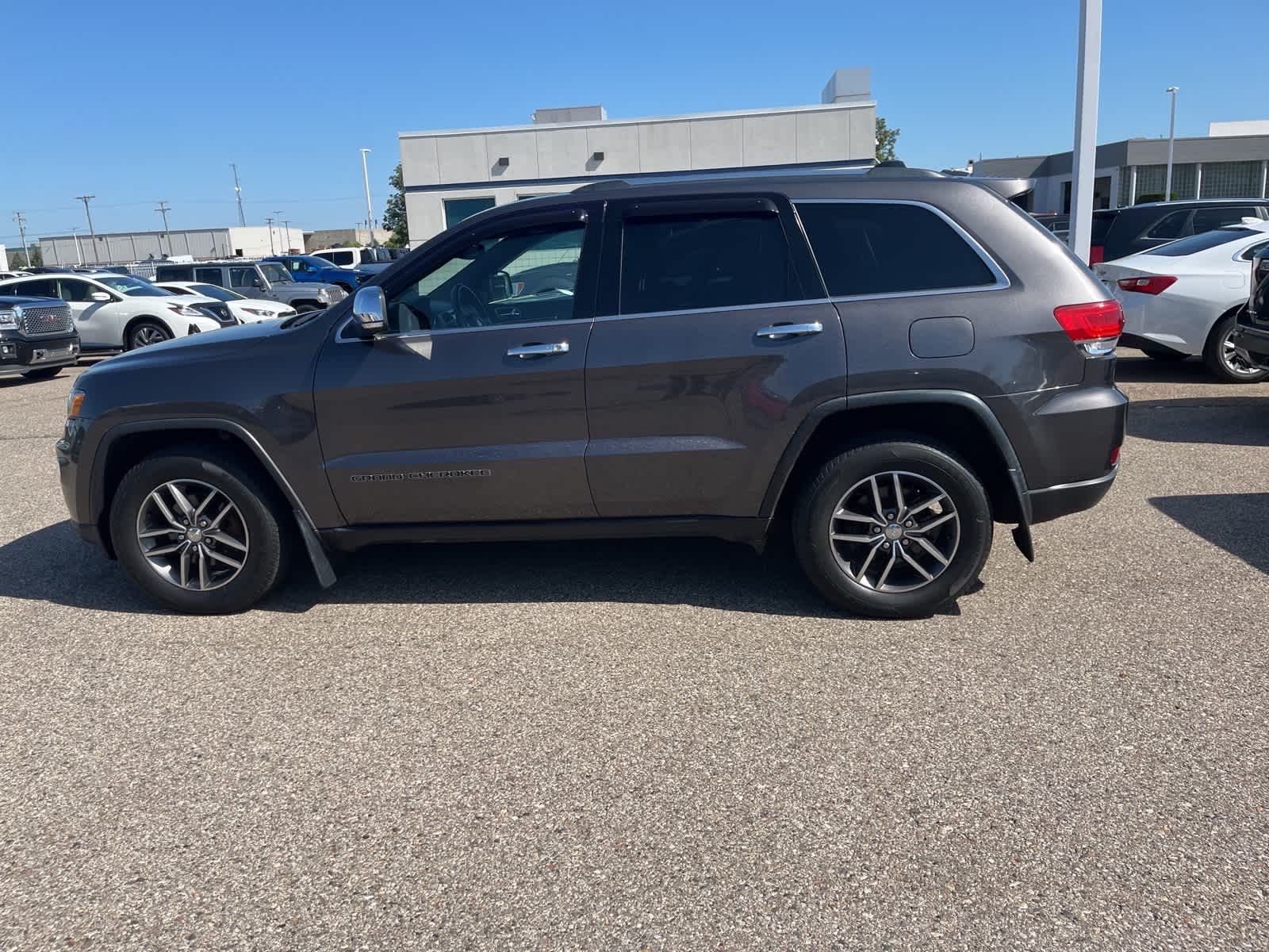 Thumbnail: 2017 Jeep Grand Cherokee - 6