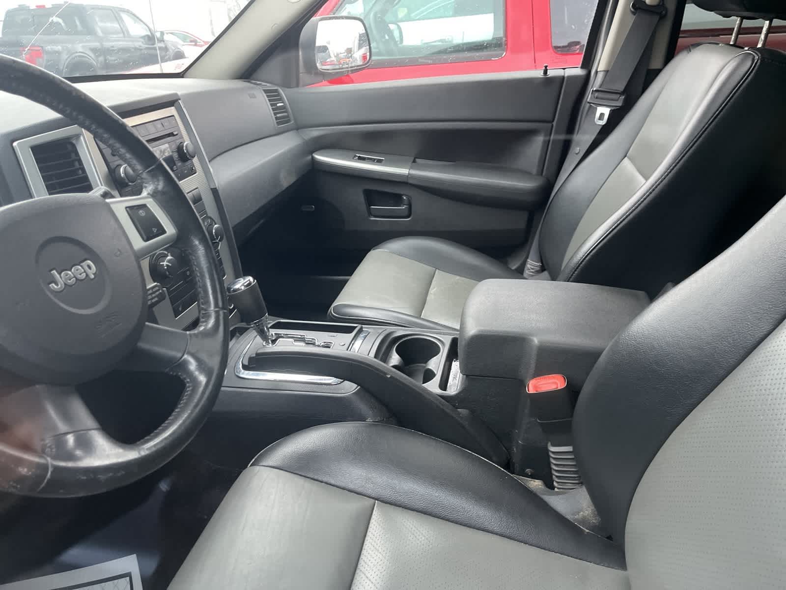 Thumbnail: 2008 Jeep Grand Cherokee - 28