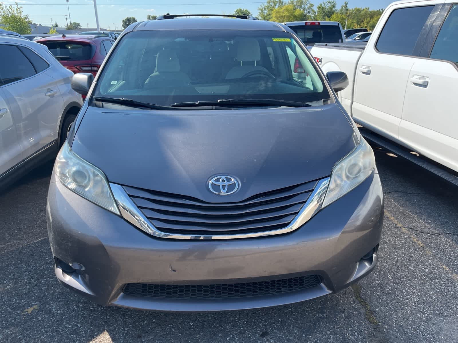 Thumbnail: 2015 Toyota Sienna - 22
