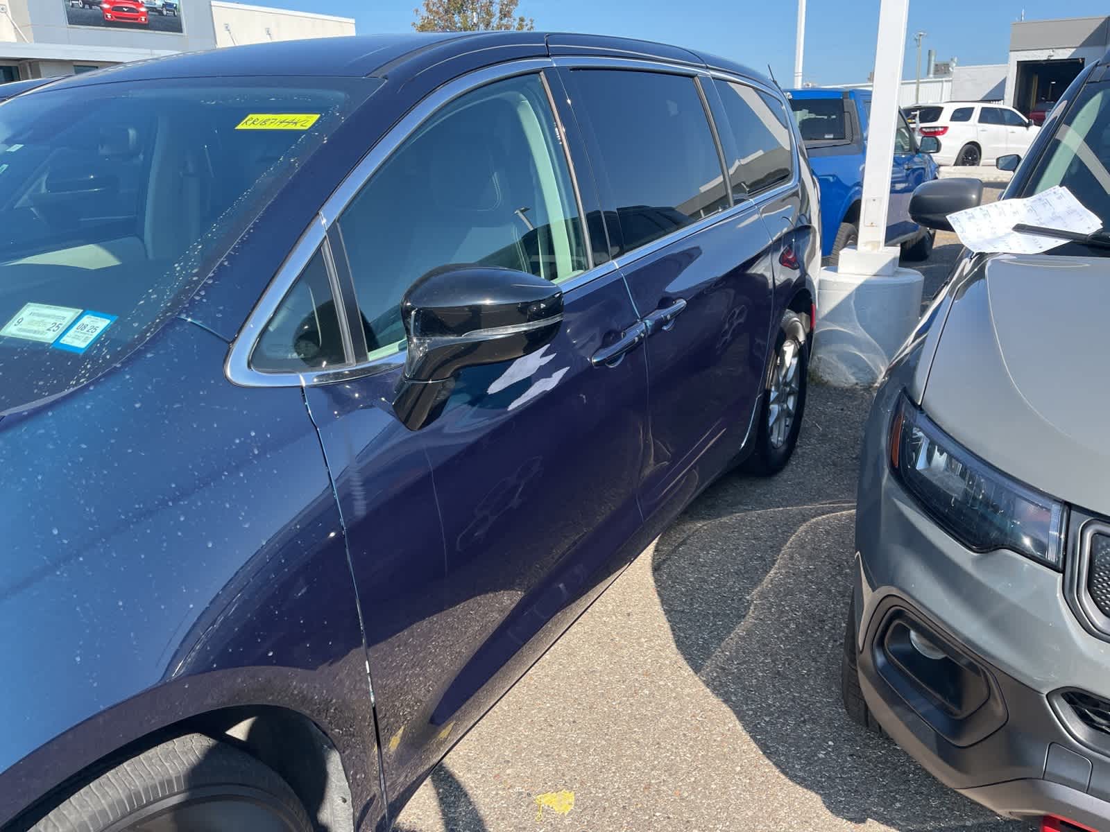 Thumbnail: 2024 Chrysler Pacifica - 6