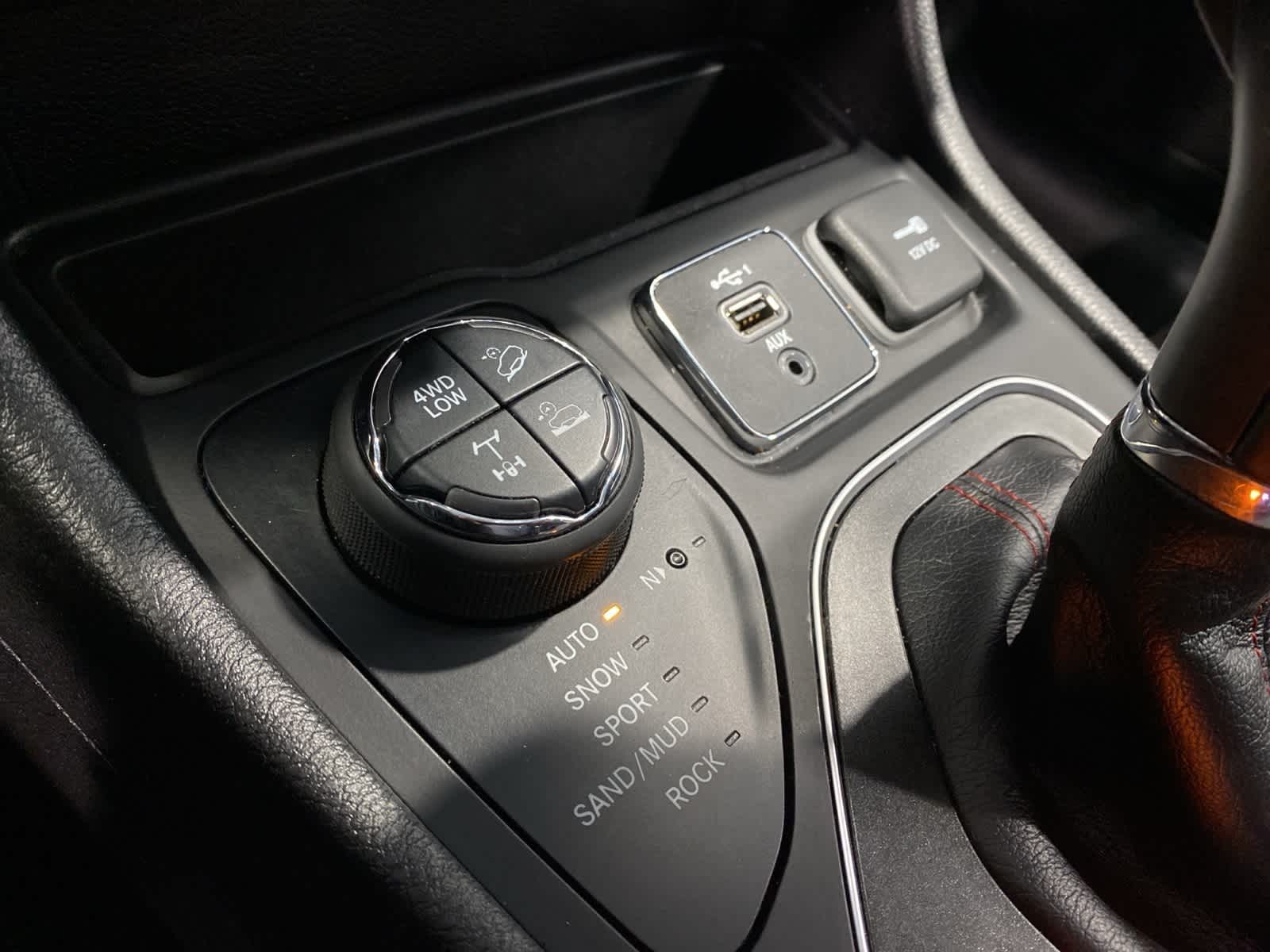 Thumbnail: 2021 Jeep Cherokee - 23