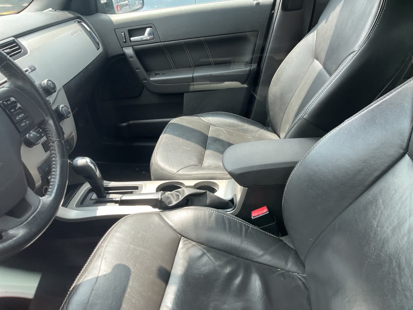 Thumbnail: 2010 Ford Focus - 24