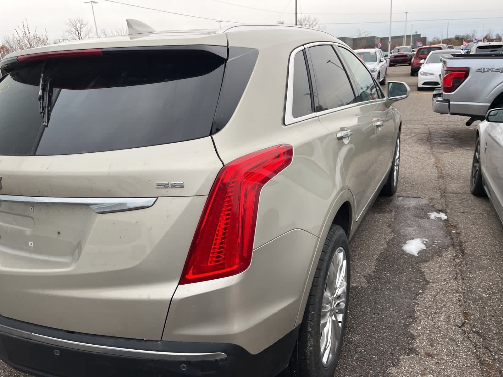 Thumbnail: 2017 Cadillac XT5 - 15
