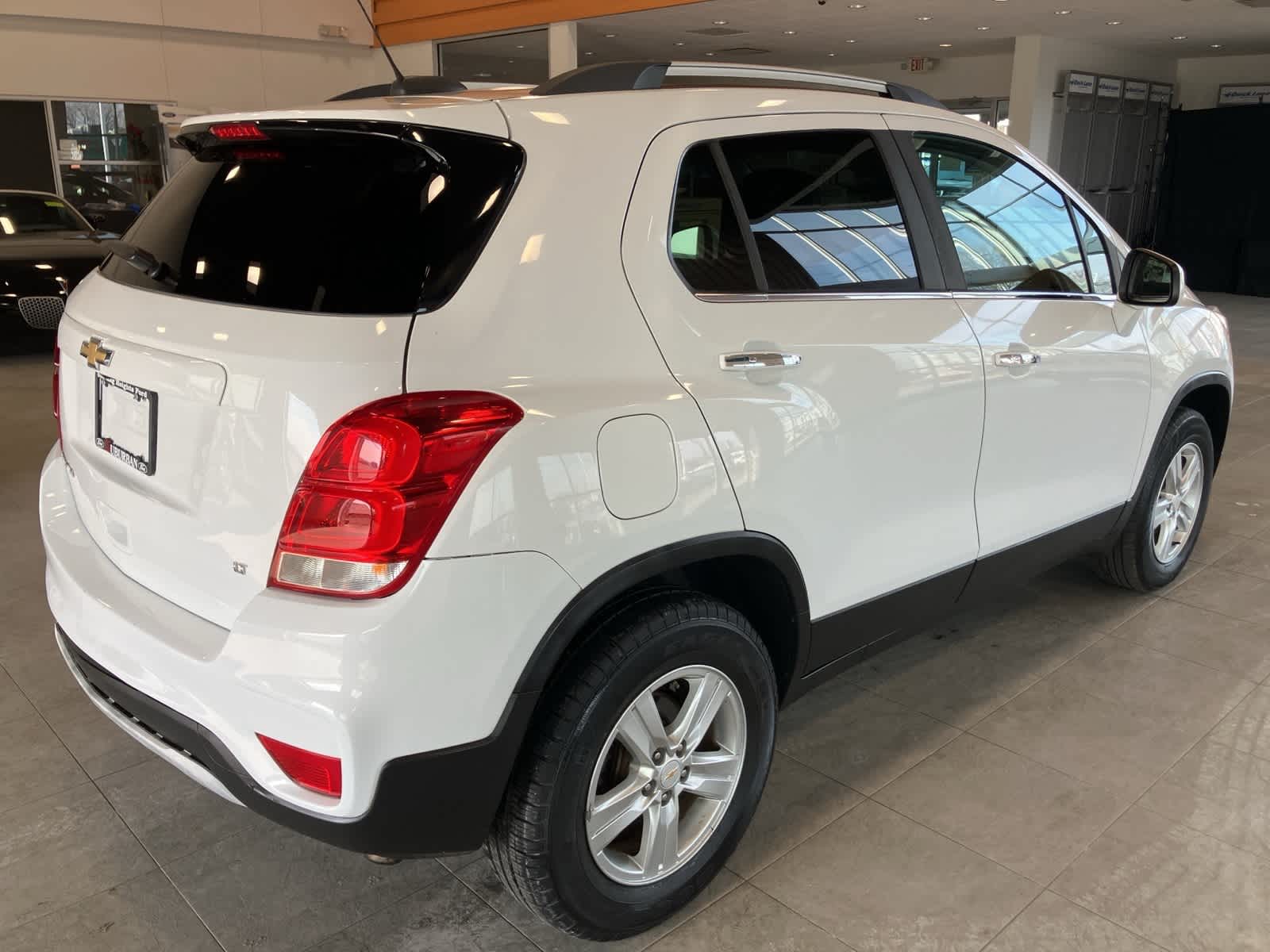 Thumbnail: 2017 Chevrolet Trax - 5