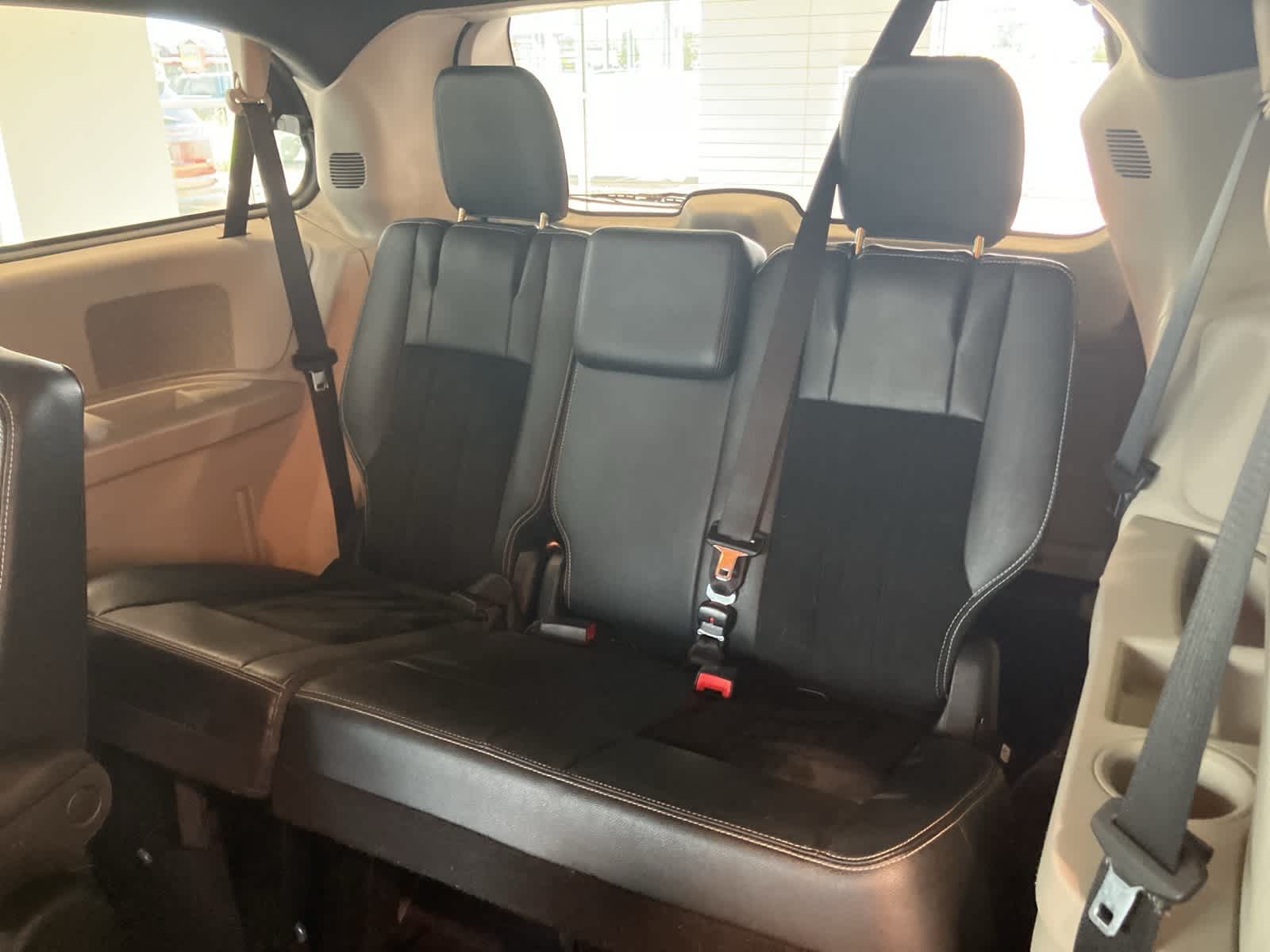Thumbnail: 2017 Dodge Grand Caravan - 23