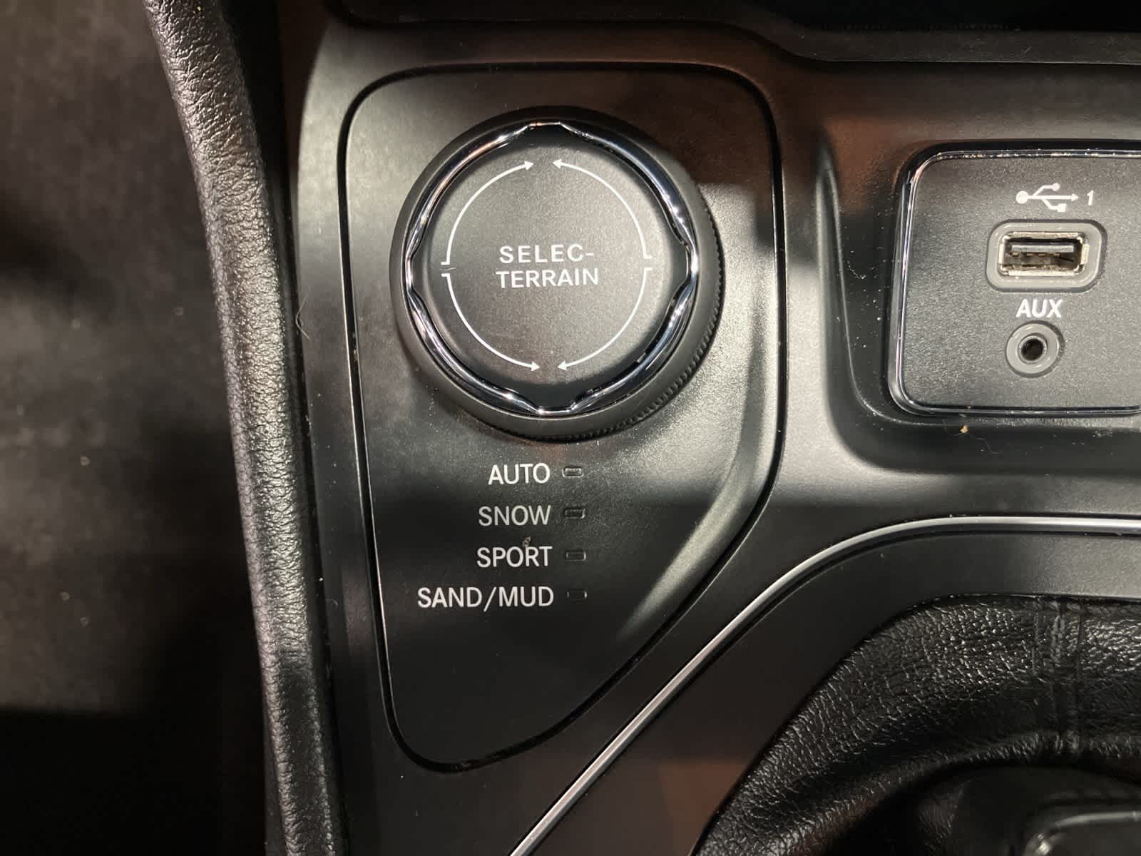 Thumbnail: 2020 Jeep Cherokee - 17