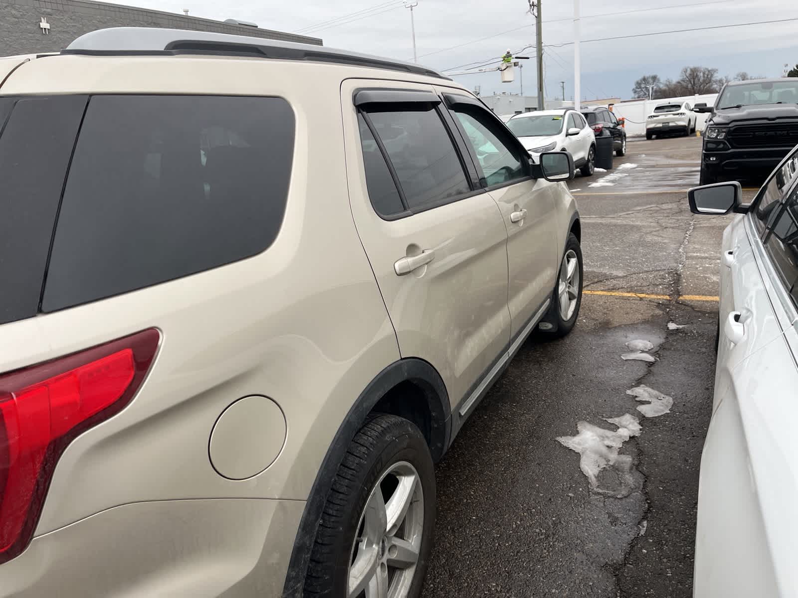 Thumbnail: 2017 Ford Explorer - 16