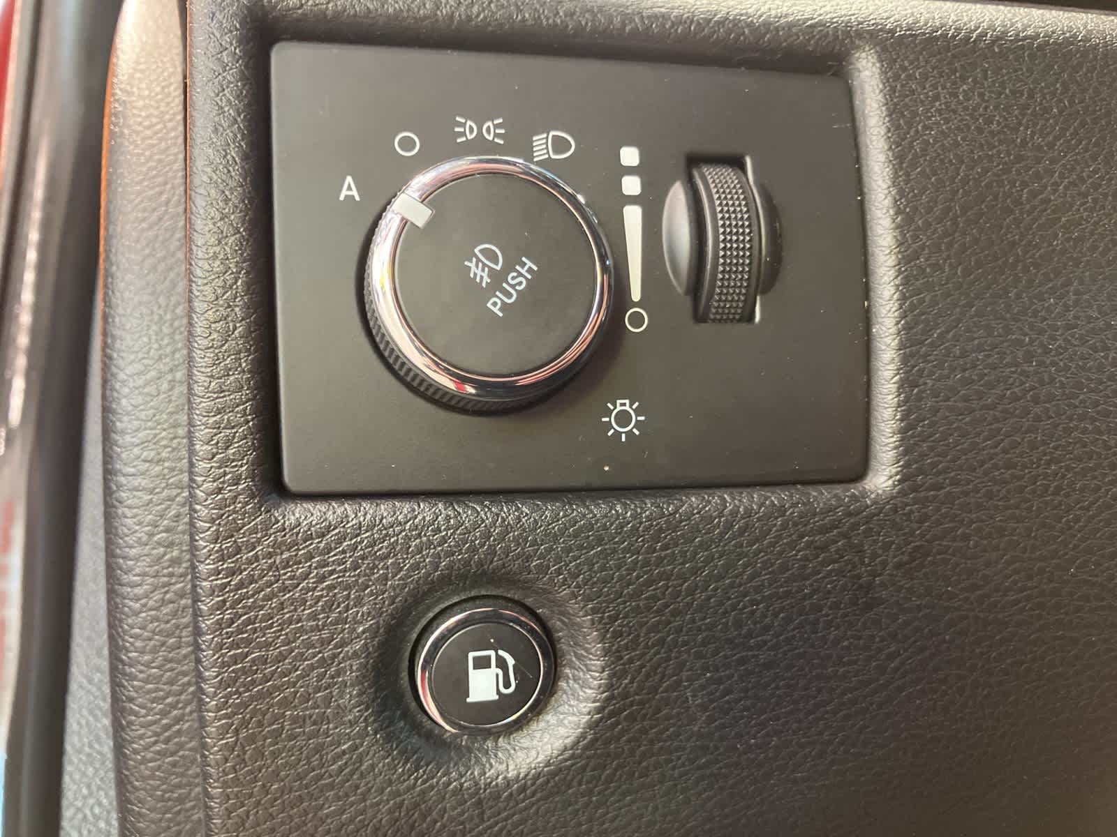 Thumbnail: 2020 Jeep Grand Cherokee - 16