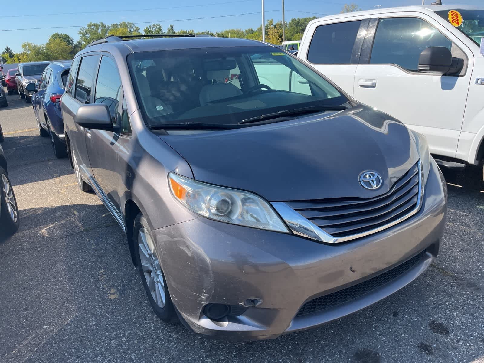 Thumbnail: 2015 Toyota Sienna - 20
