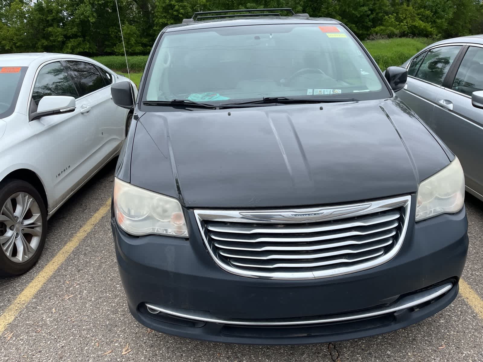 Thumbnail: 2012 Chrysler Town & Country - 21