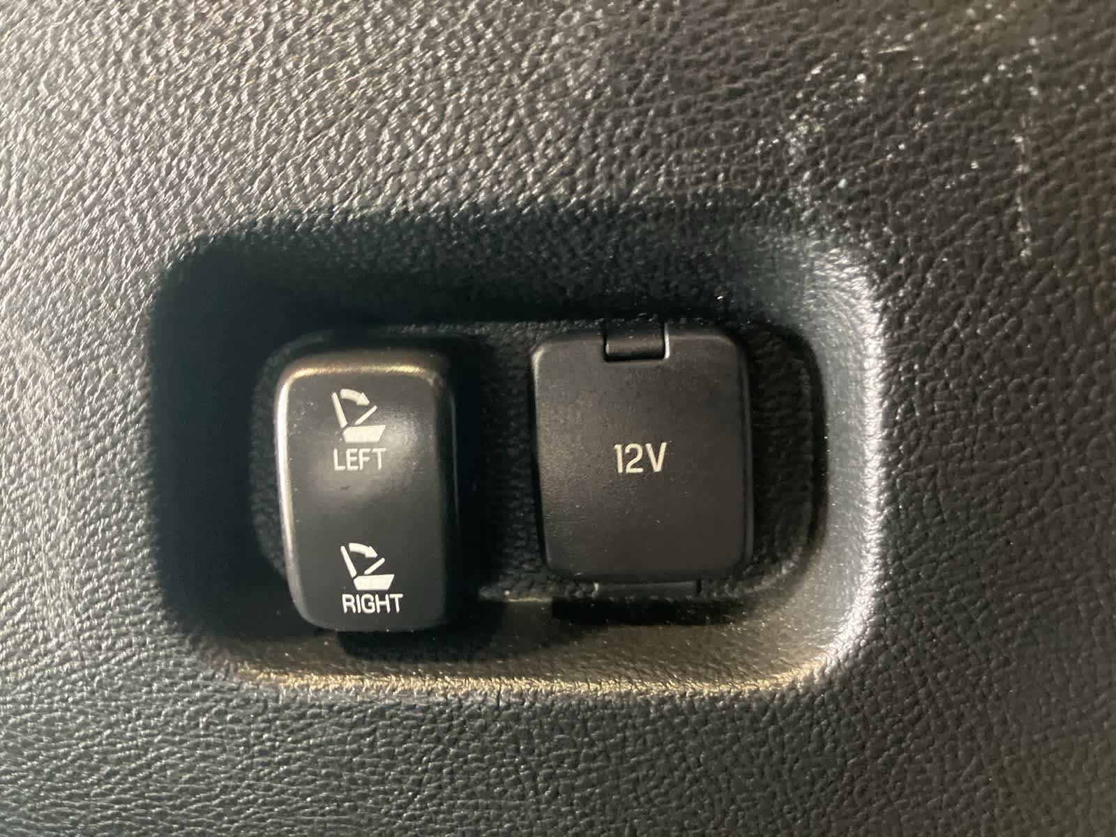 Thumbnail: 2019 Ford Edge - 33