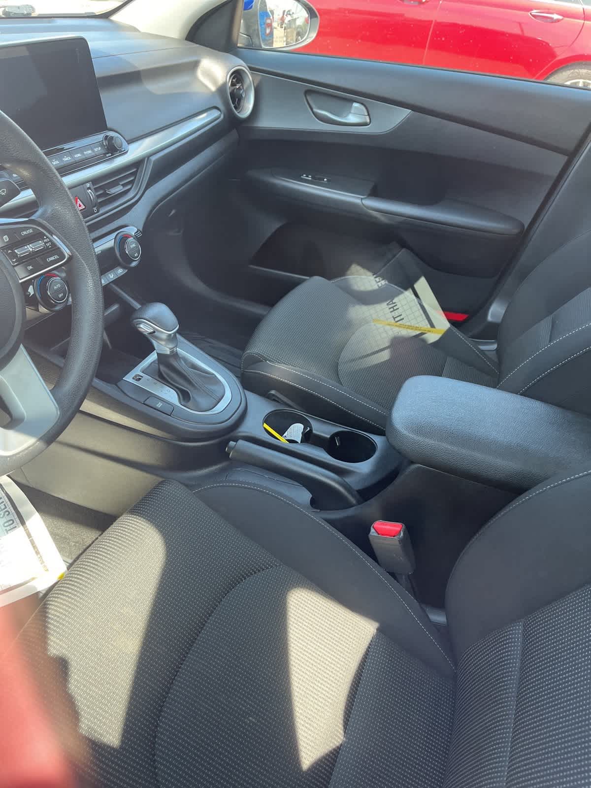 Thumbnail: 2019 Kia Forte - 12
