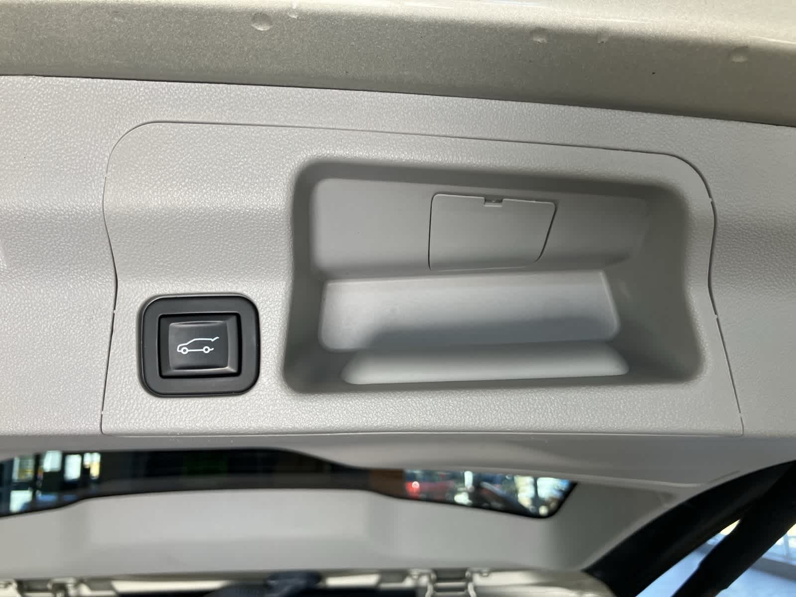 Thumbnail: 2017 GMC Acadia - 31