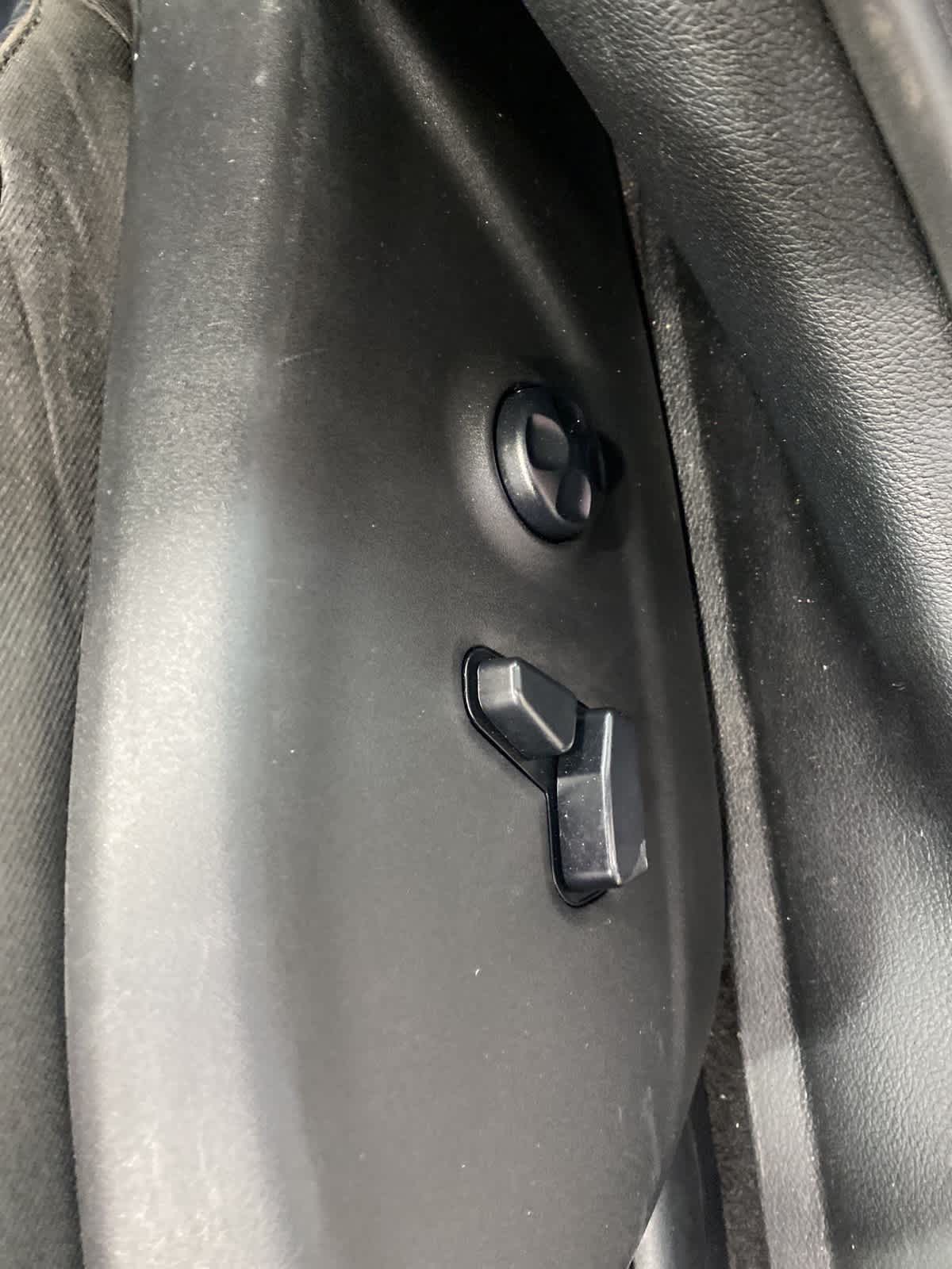 Thumbnail: 2021 Jeep Cherokee - 16