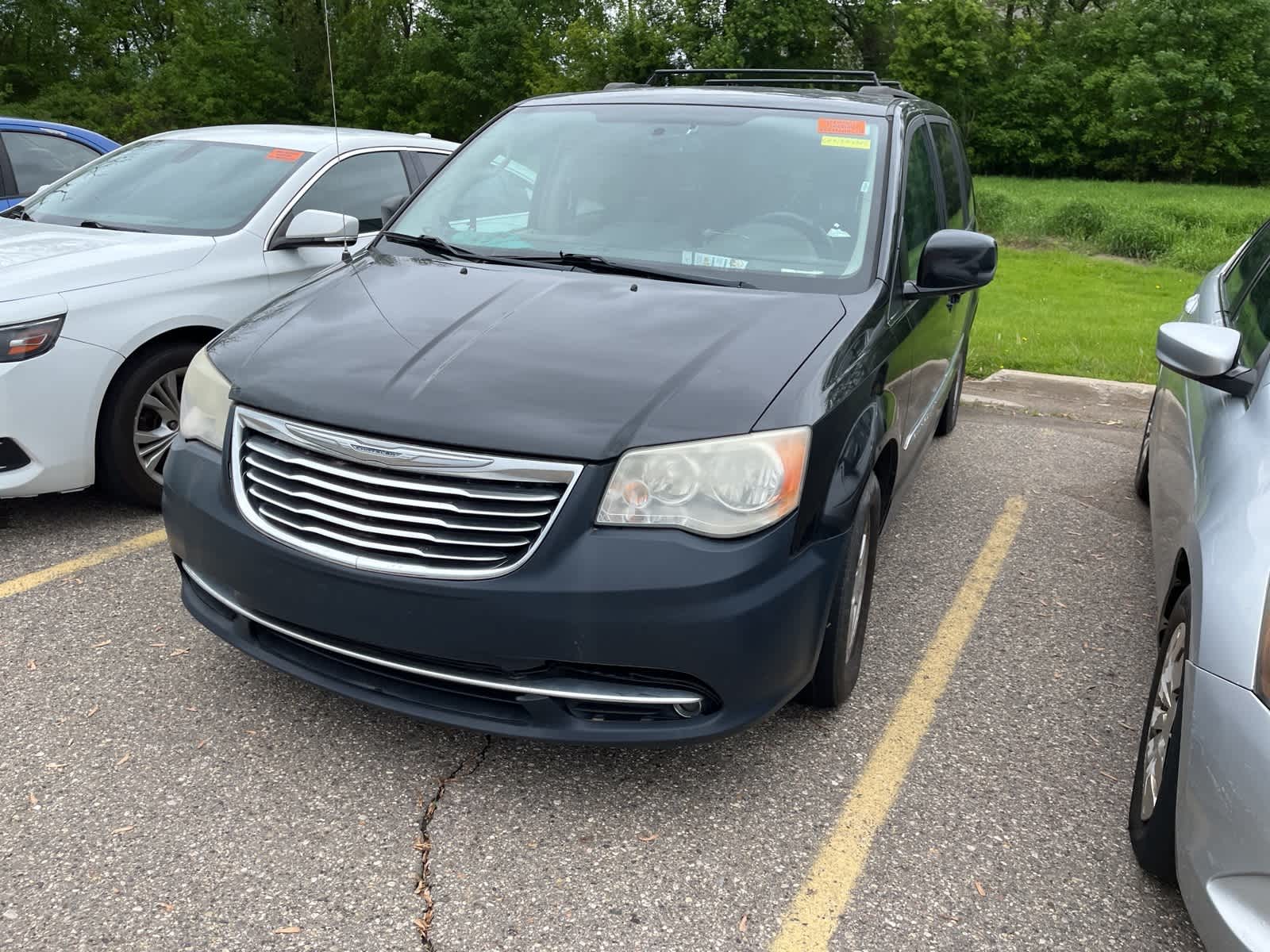 Thumbnail: 2012 Chrysler Town & Country - 3