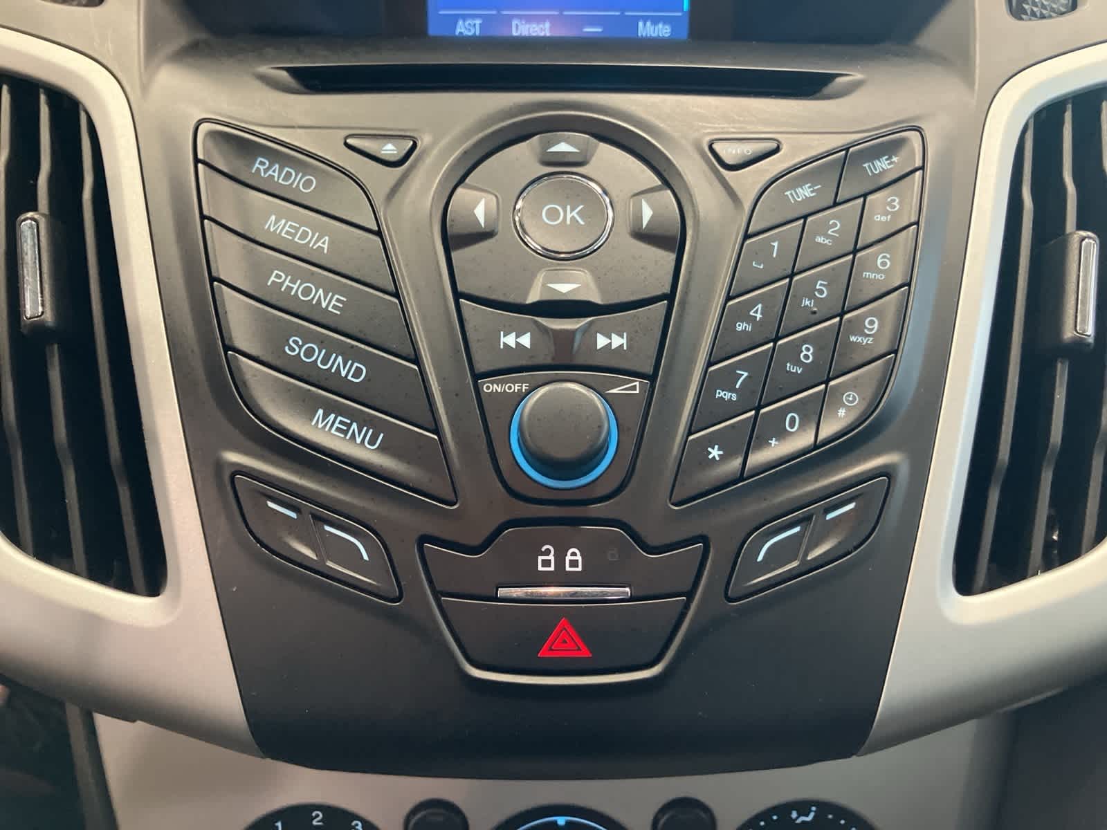 Thumbnail: 2014 Ford Focus - 17