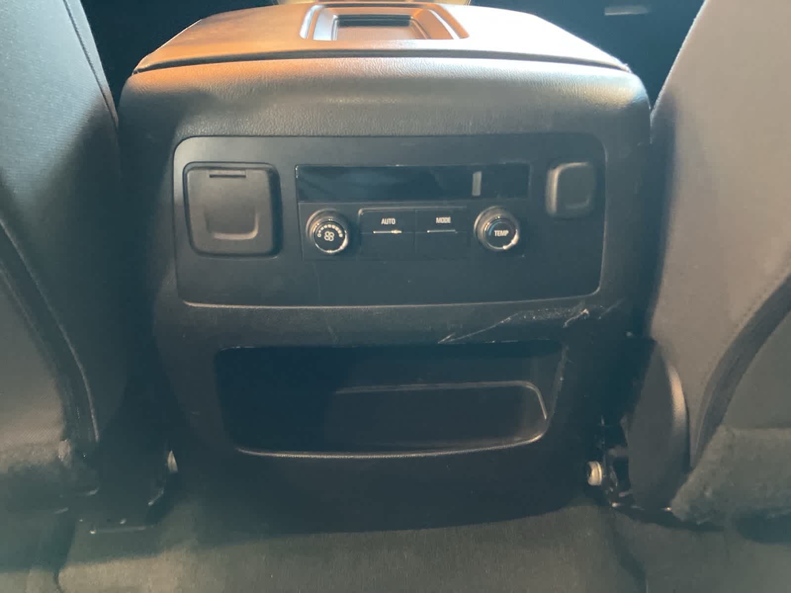 Thumbnail: 2016 GMC Yukon - 24