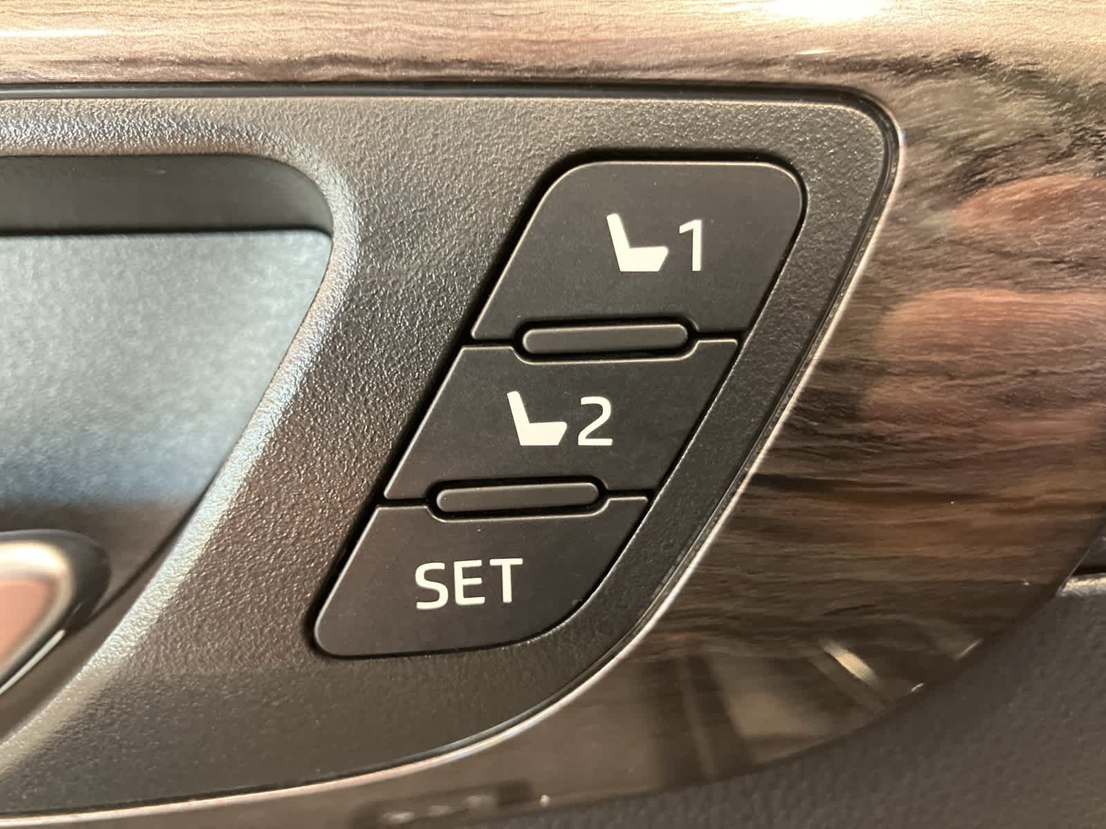 Thumbnail: 2023 Toyota Highlander - 16