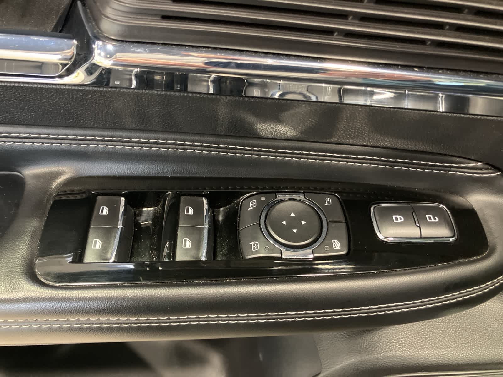 Thumbnail: 2022 Lincoln Corsair - 14