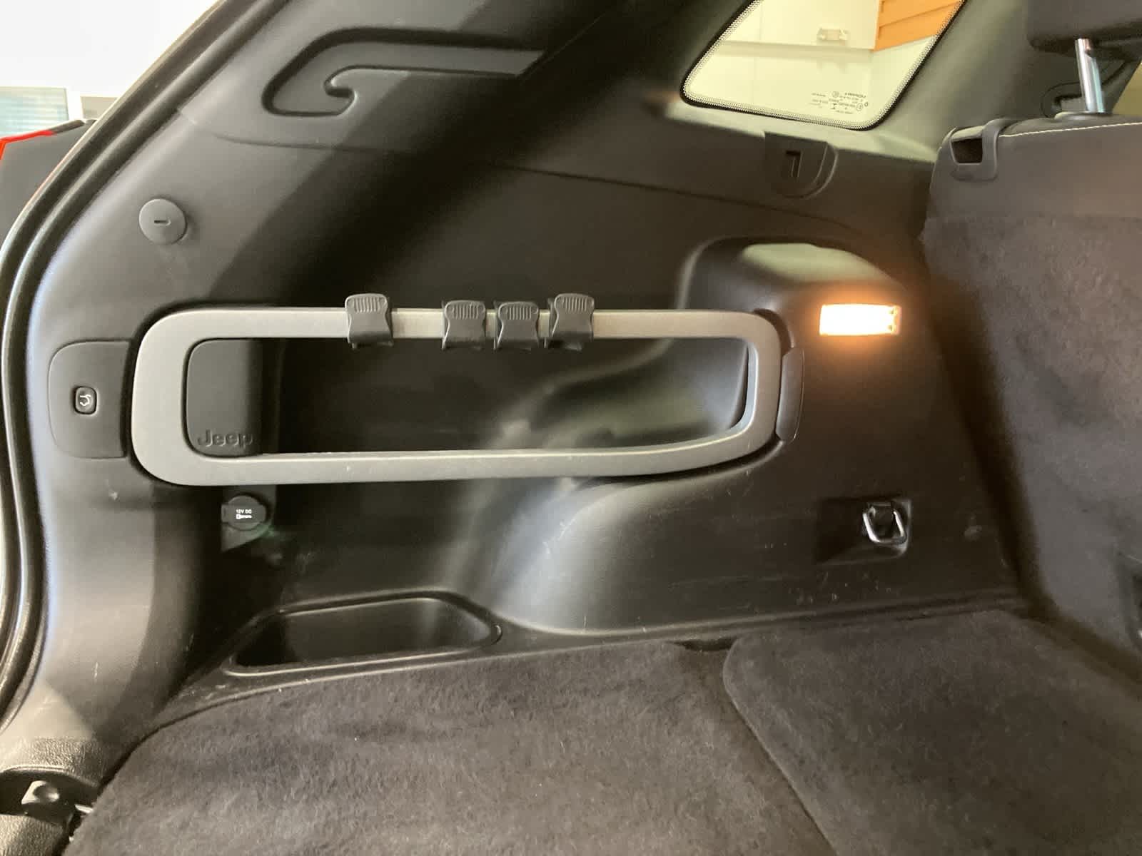 Thumbnail: 2016 Jeep Cherokee - 34