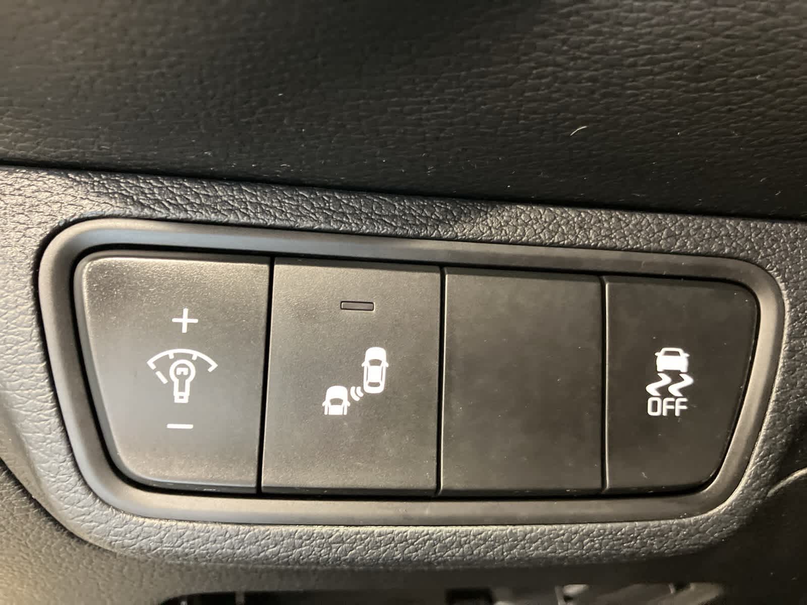 Thumbnail: 2022 Kia Forte - 12