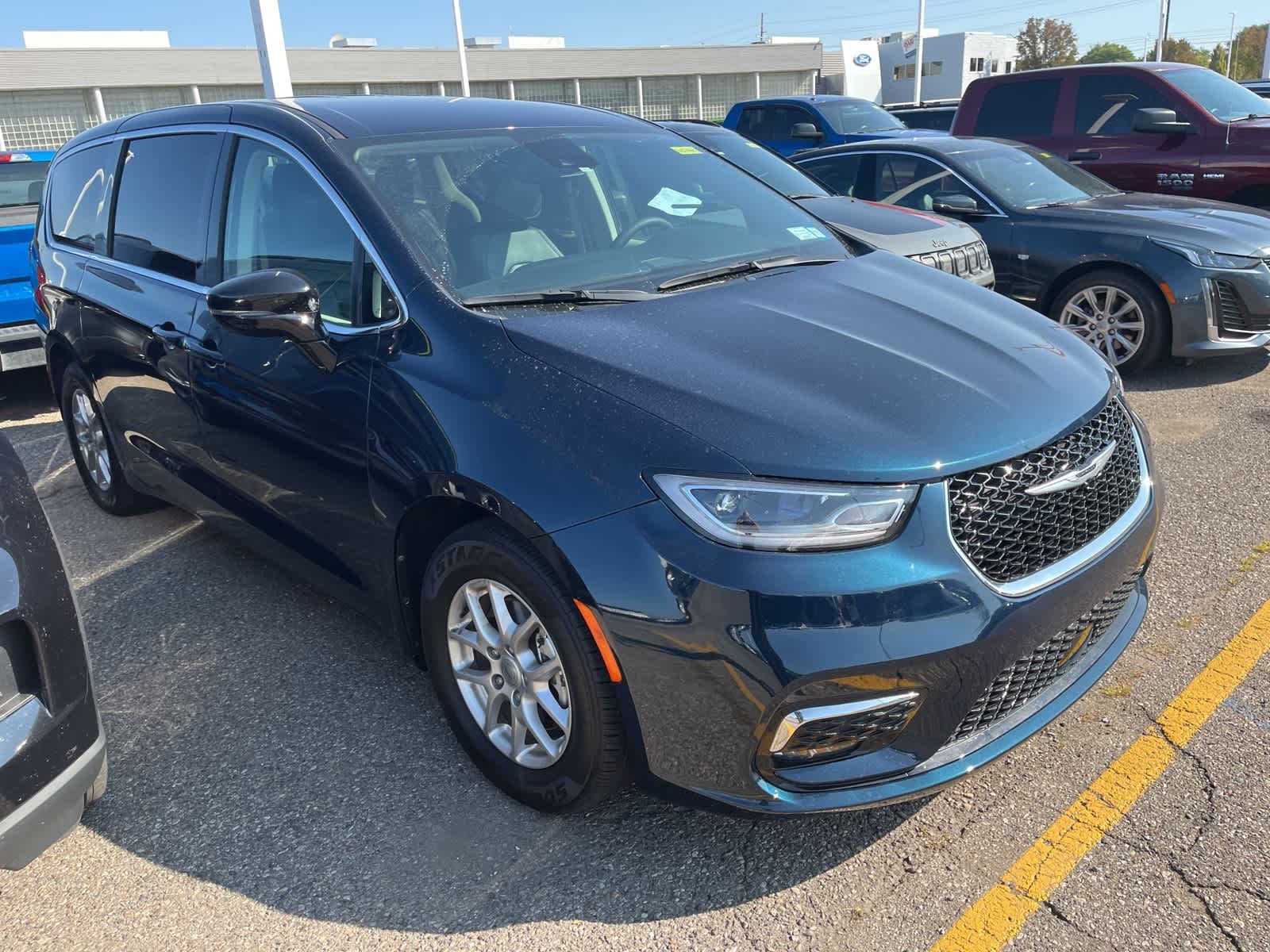 Thumbnail: 2024 Chrysler Pacifica - 18