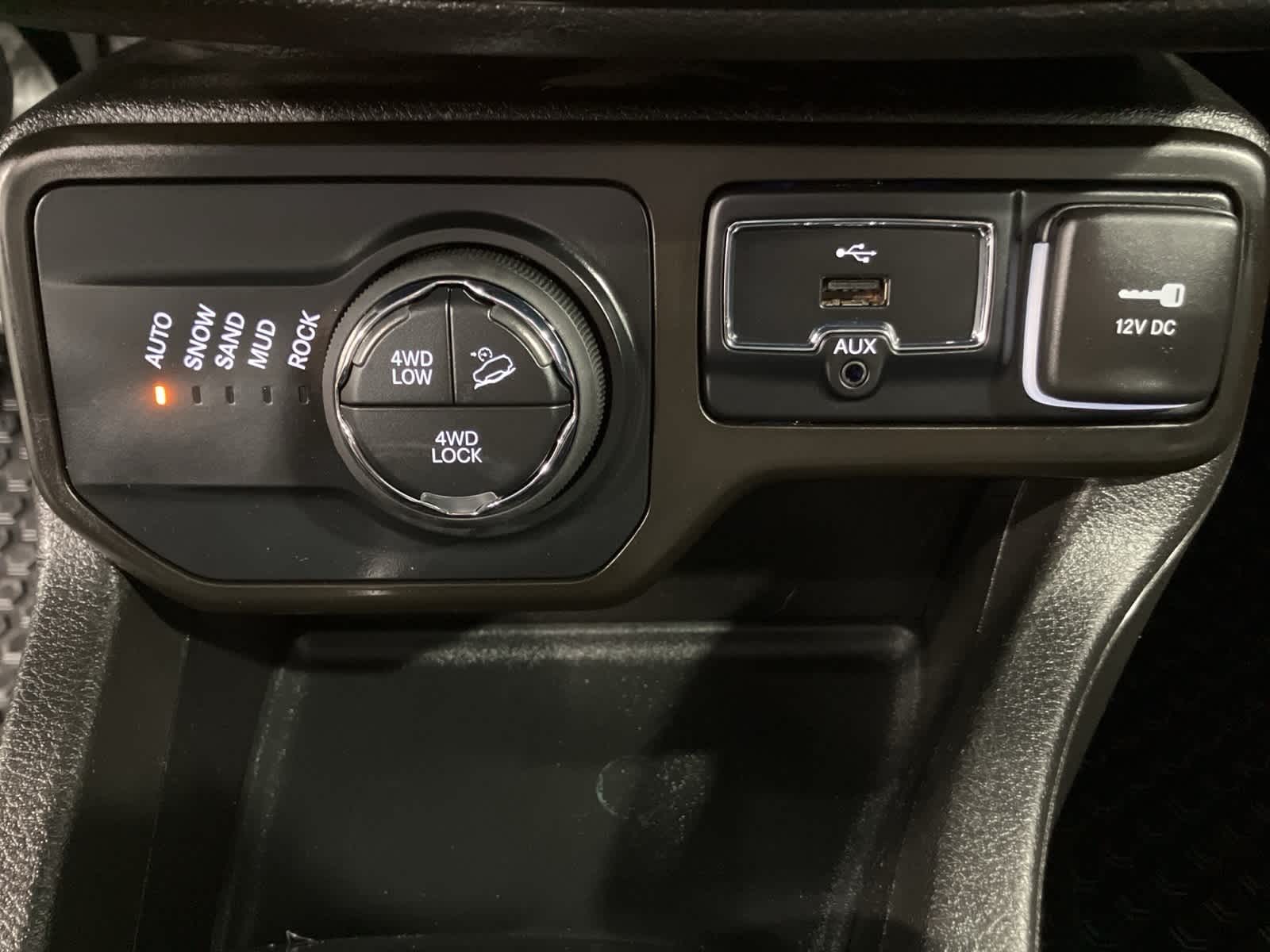 Thumbnail: 2023 Jeep Renegade - 18