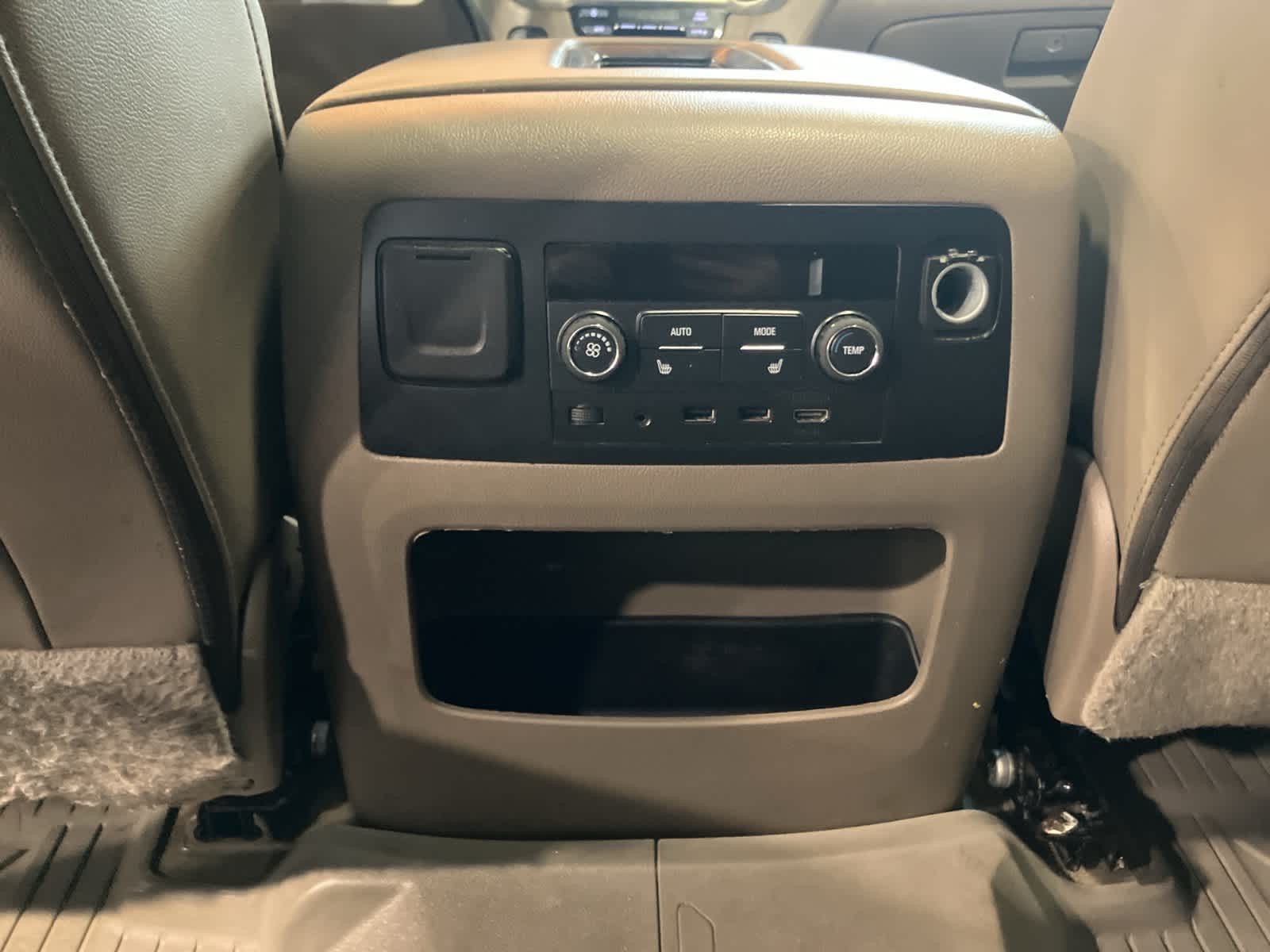 Thumbnail: 2018 GMC Yukon - 26