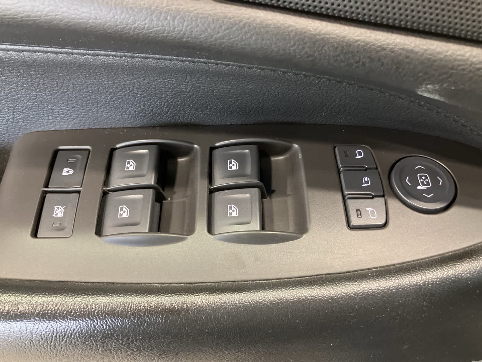 Thumbnail: 2017 Cadillac Escalade - 17